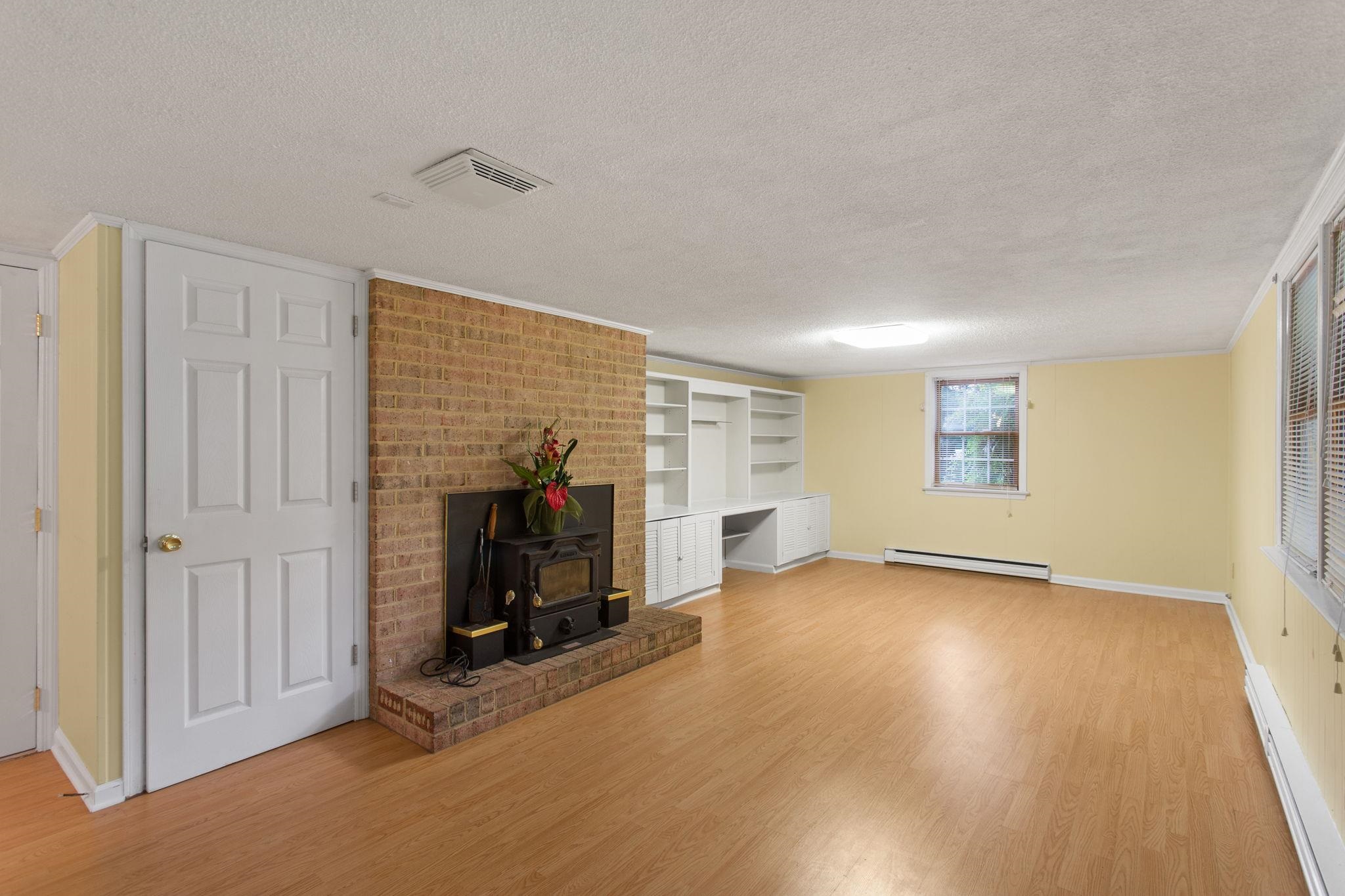 206 BELMONT DR, ROCKINGHAM, Virginia 22801, 3 Bedrooms Bedrooms, ,2 BathroomsBathrooms,Residential,206 BELMONT DR,679799 MLS # 679799