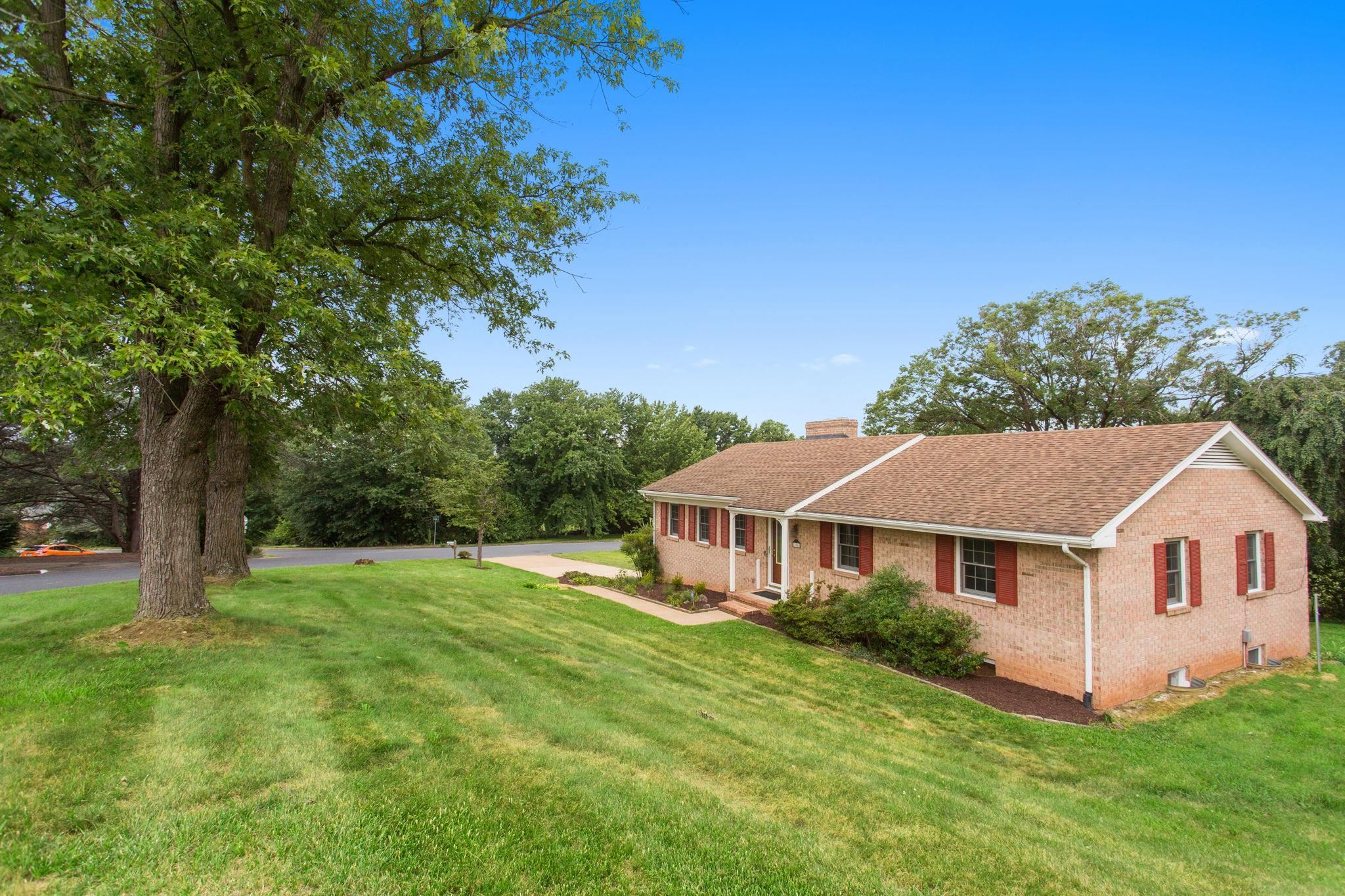 206 BELMONT DR, ROCKINGHAM, Virginia 22801, 3 Bedrooms Bedrooms, ,2 BathroomsBathrooms,Residential,206 BELMONT DR,679799 MLS # 679799