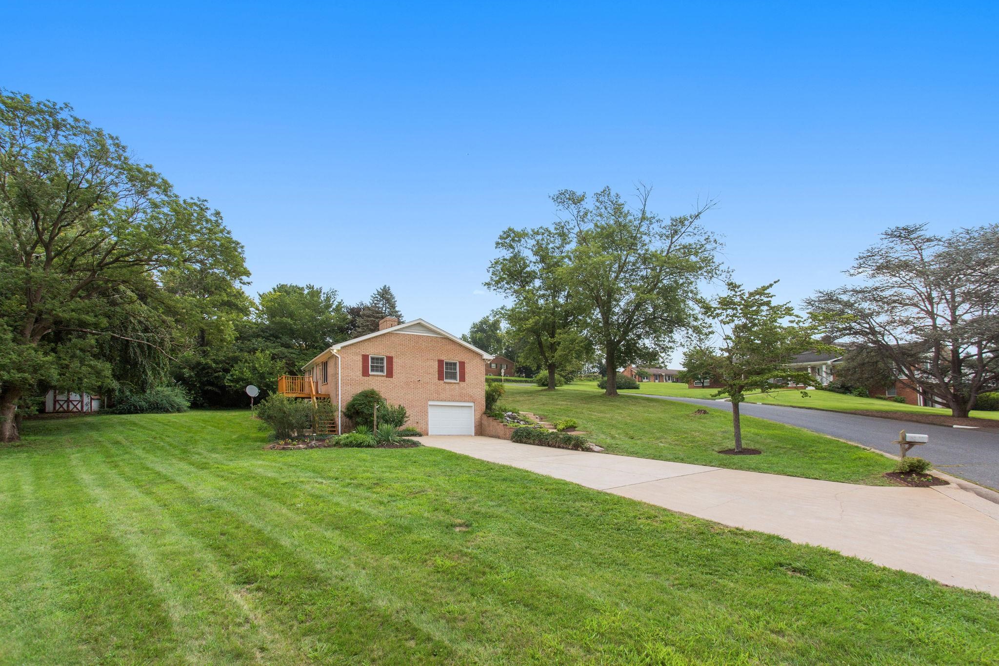 206 BELMONT DR, ROCKINGHAM, Virginia 22801, 3 Bedrooms Bedrooms, ,2 BathroomsBathrooms,Residential,206 BELMONT DR,679799 MLS # 679799
