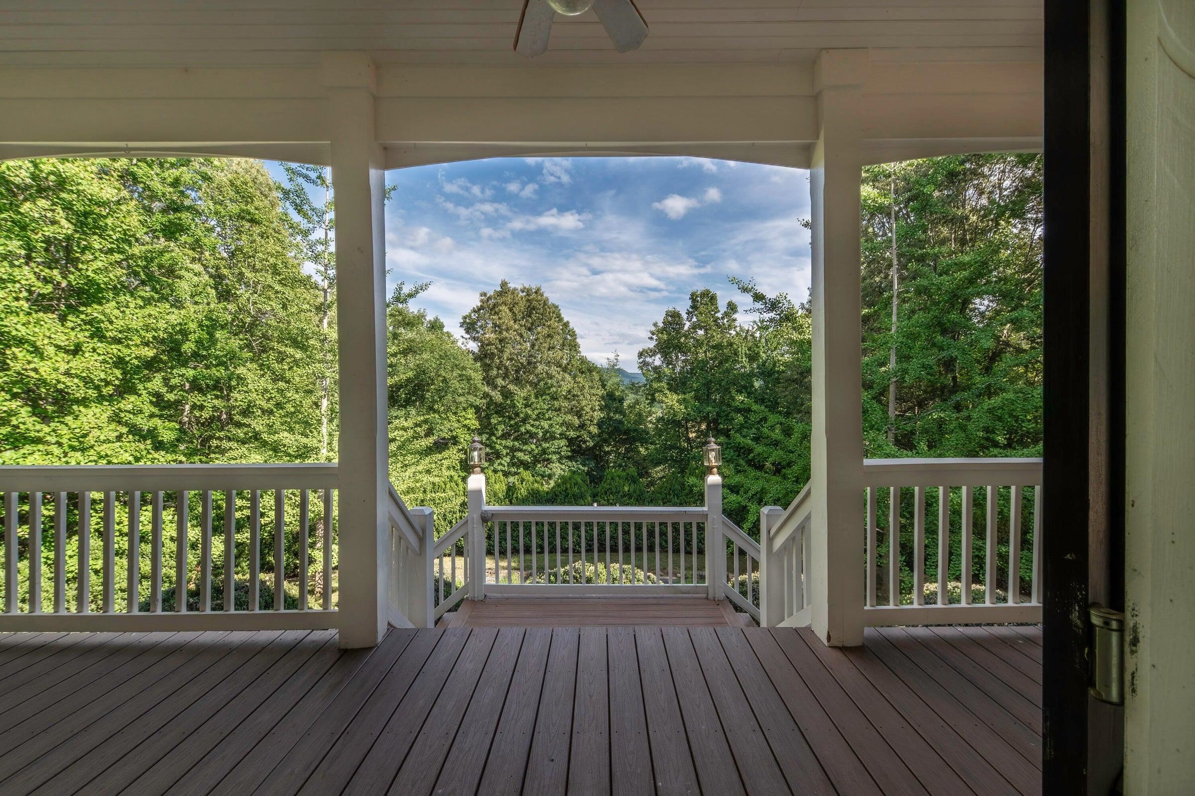 Enjoy the privacy and flexibility this unique property offers. Enjoy the privacy and flexibility this unique property offers.