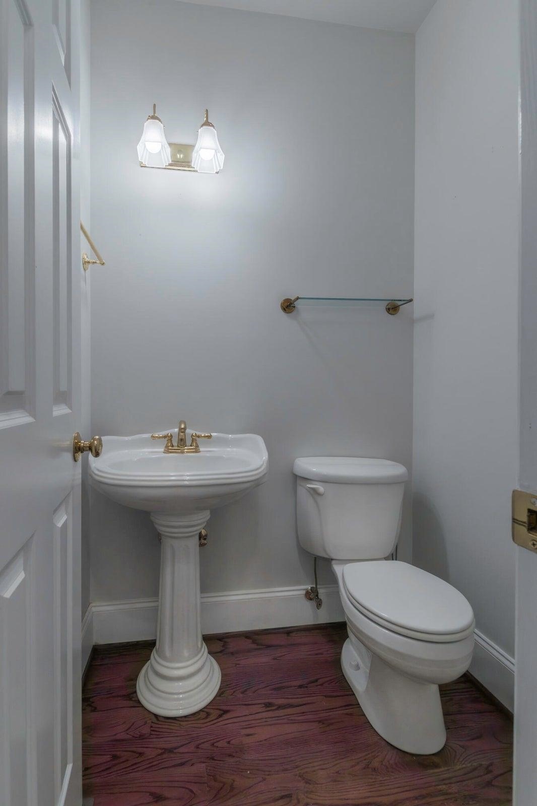 1st Fl. Powder Room 1st Fl. Powder Room