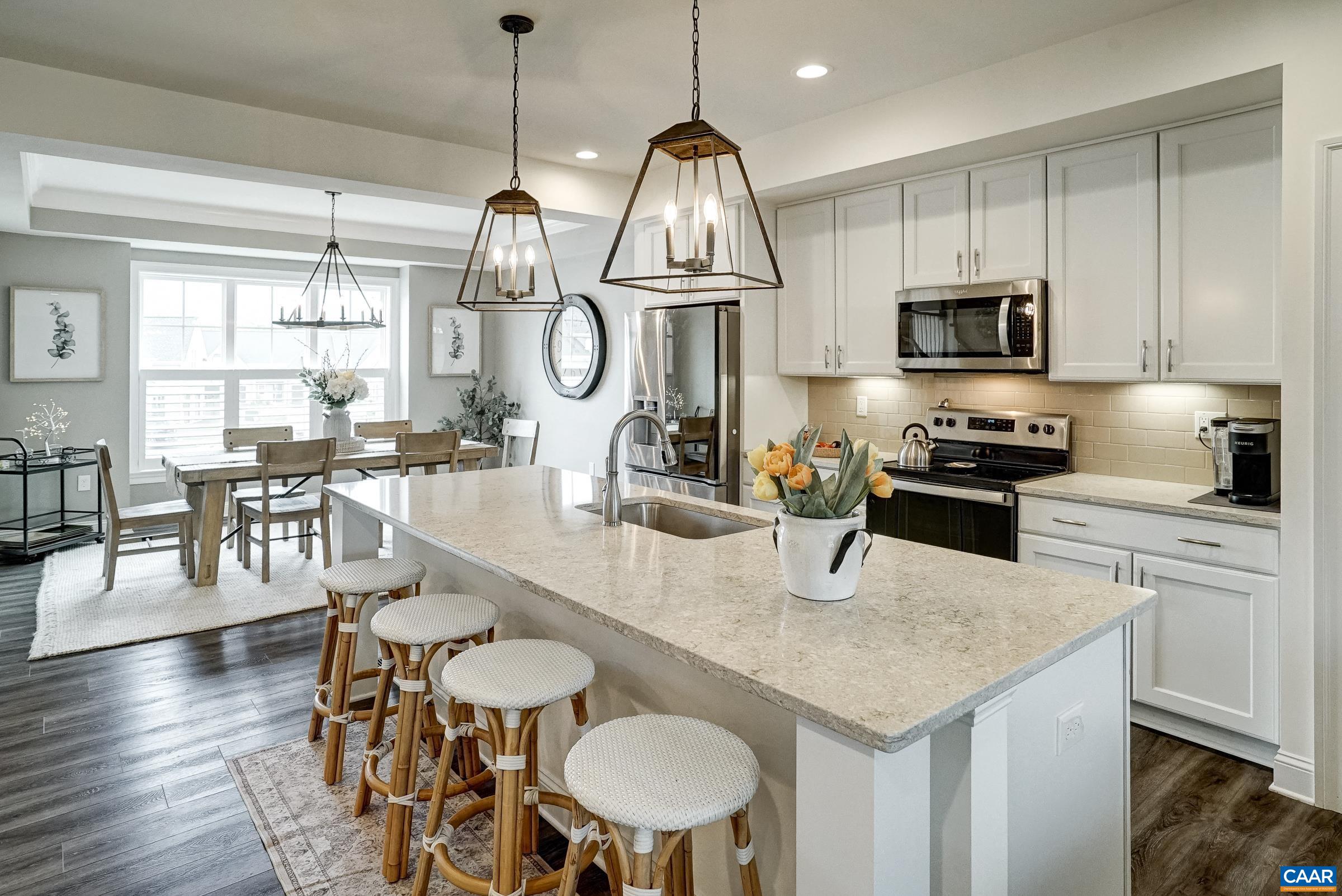 Farmhouse pendant lights.