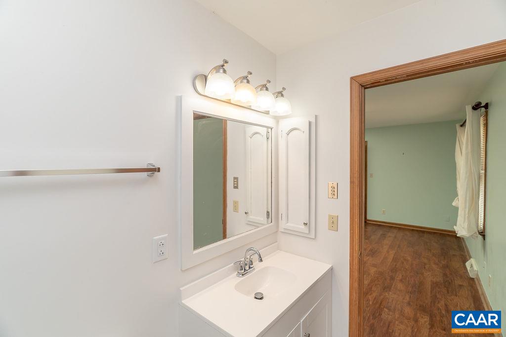 9 CHIPPEWA LN, PALMYRA, Virginia 22963, 3 Bedrooms Bedrooms, ,2 BathroomsBathrooms,Residential,9 CHIPPEWA LN,679805 MLS # 679805 9 CHIPPEWA LN, PALMYRA, Virginia 22963, 3 Bedrooms Bedrooms, ,2 BathroomsBathrooms,Residential,9 CHIPPEWA LN,679805 MLS # 679805