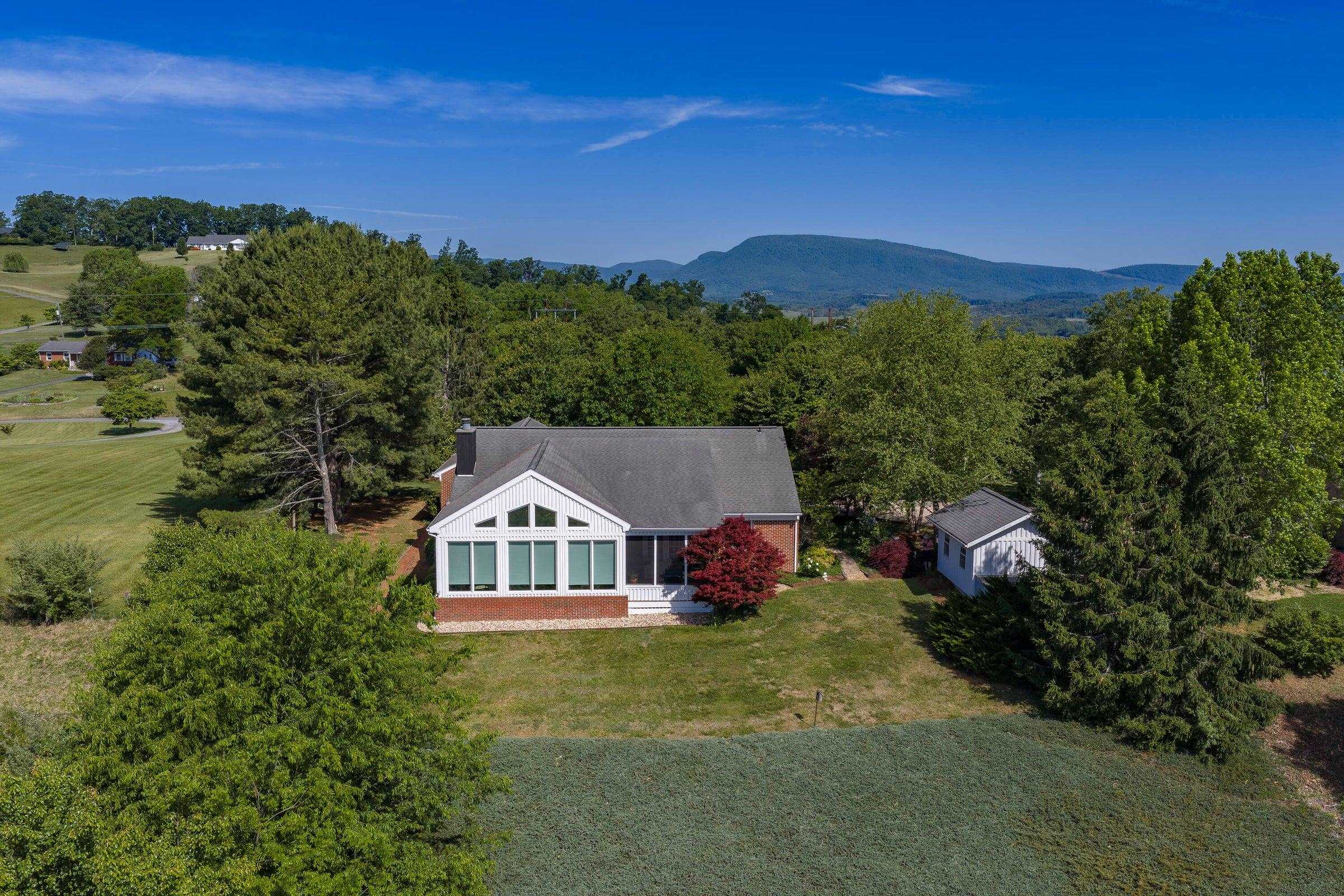 1274 MAURY RIVER RD, LEXINGTON, Virginia 24450, 3 Bedrooms Bedrooms, ,2 BathroomsBathrooms,Residential,1274 Maury River Rd Lexington, VA 24450,1274 MAURY RIVER RD,679812 MLS # 679812 1274 MAURY RIVER RD, LEXINGTON, Virginia 24450, 3 Bedrooms Bedrooms, ,2 BathroomsBathrooms,Residential,1274 Maury River Rd Lexington, VA 24450,1274 MAURY RIVER RD,679812 MLS # 679812