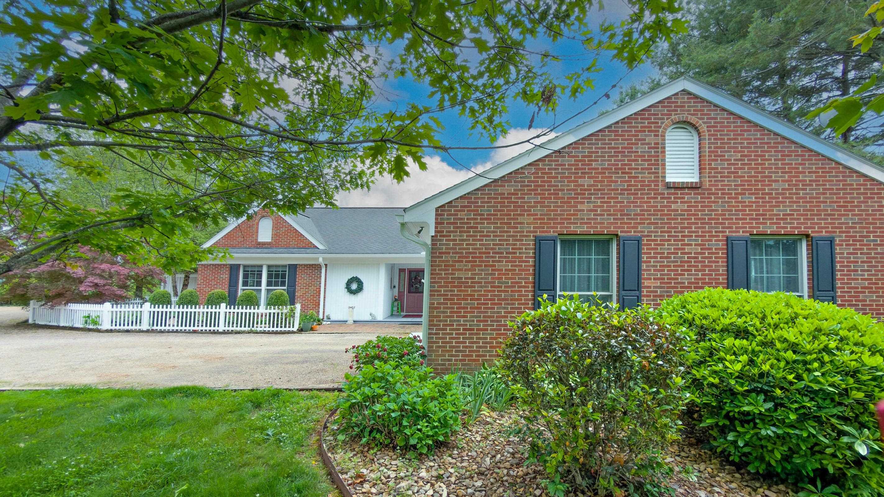 1274 MAURY RIVER RD, LEXINGTON, Virginia 24450, 3 Bedrooms Bedrooms, ,2 BathroomsBathrooms,Residential,1274 Maury River Rd Lexington, VA 24450,1274 MAURY RIVER RD,679812 MLS # 679812 1274 MAURY RIVER RD, LEXINGTON, Virginia 24450, 3 Bedrooms Bedrooms, ,2 BathroomsBathrooms,Residential,1274 Maury River Rd Lexington, VA 24450,1274 MAURY RIVER RD,679812 MLS # 679812