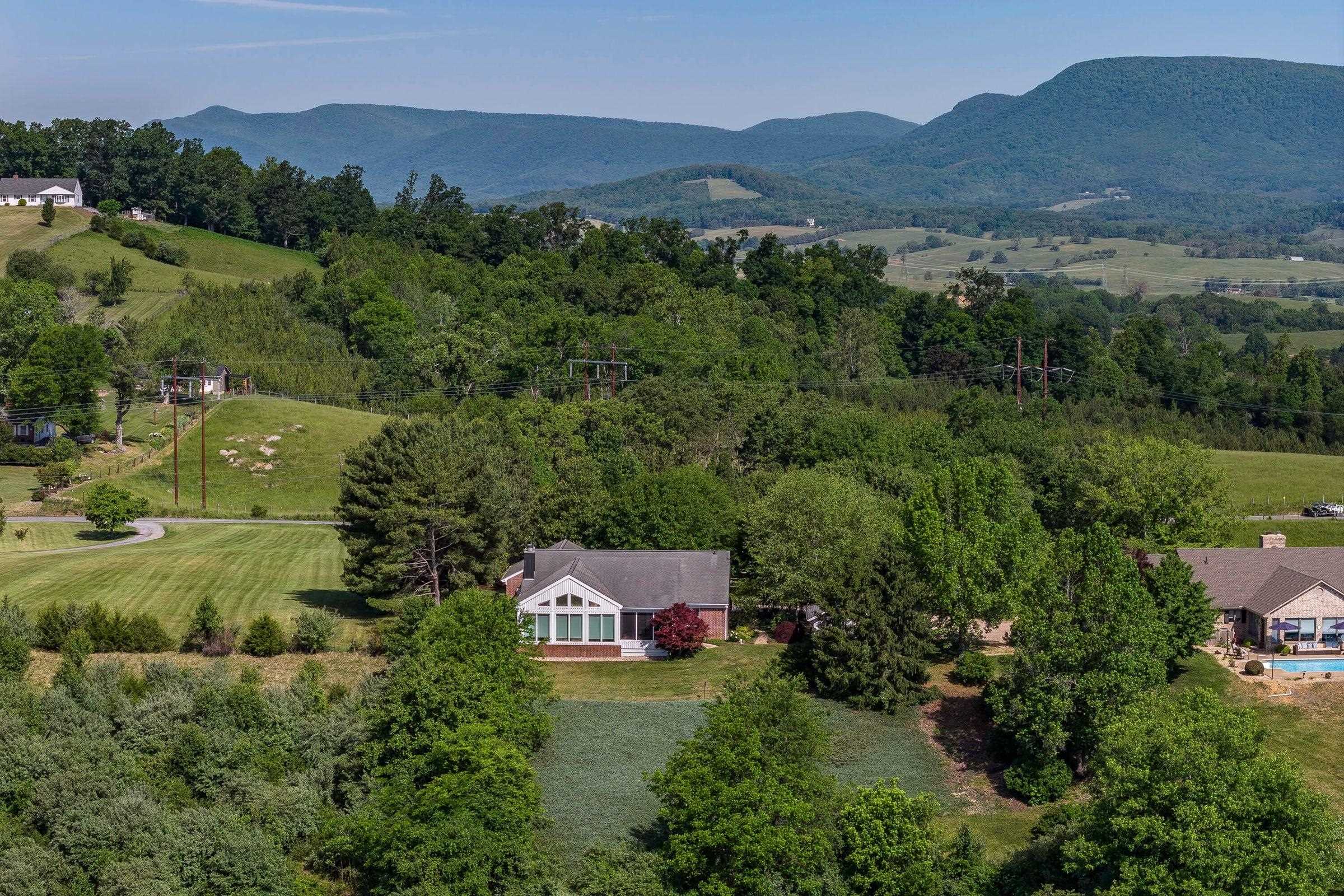 1274 MAURY RIVER RD, LEXINGTON, Virginia 24450, 3 Bedrooms Bedrooms, ,2 BathroomsBathrooms,Residential,1274 Maury River Rd Lexington, VA 24450,1274 MAURY RIVER RD,679812 MLS # 679812 1274 MAURY RIVER RD, LEXINGTON, Virginia 24450, 3 Bedrooms Bedrooms, ,2 BathroomsBathrooms,Residential,1274 Maury River Rd Lexington, VA 24450,1274 MAURY RIVER RD,679812 MLS # 679812