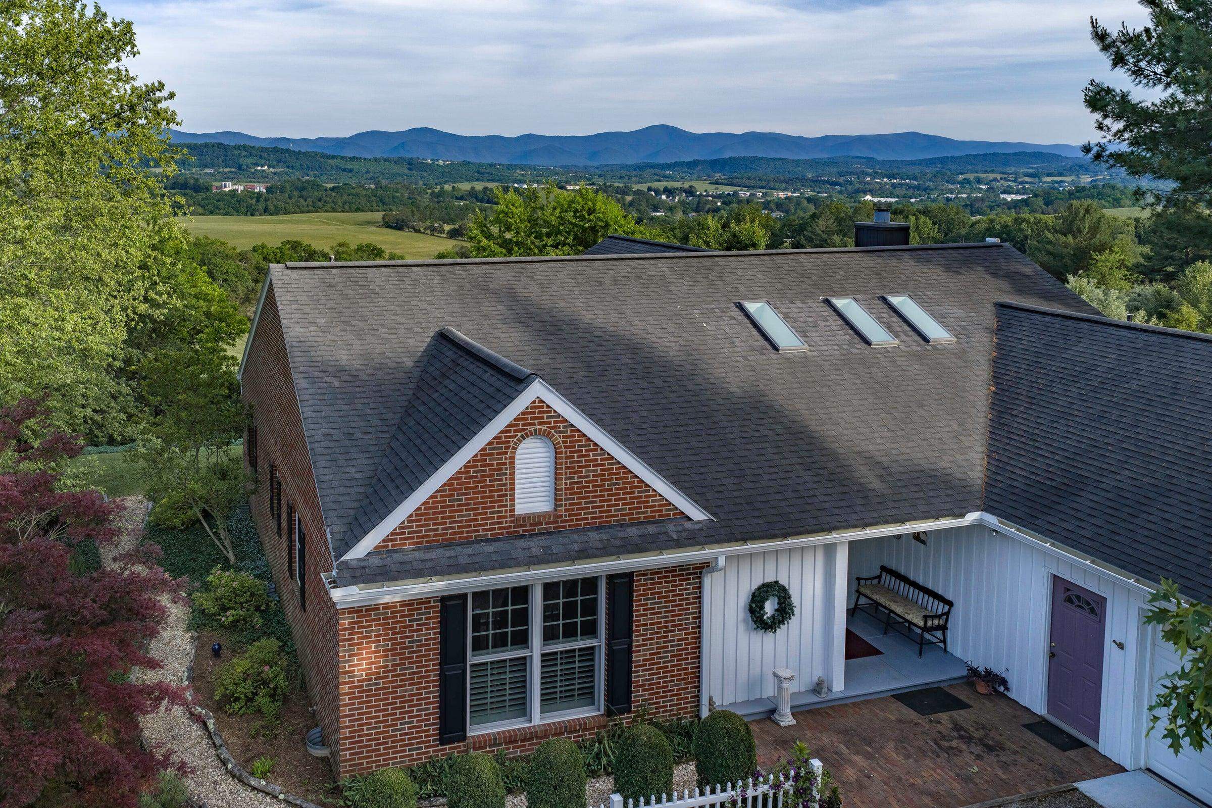 Spectacular Blue Ridge Mountain views! Spectacular Blue Ridge Mountain views!