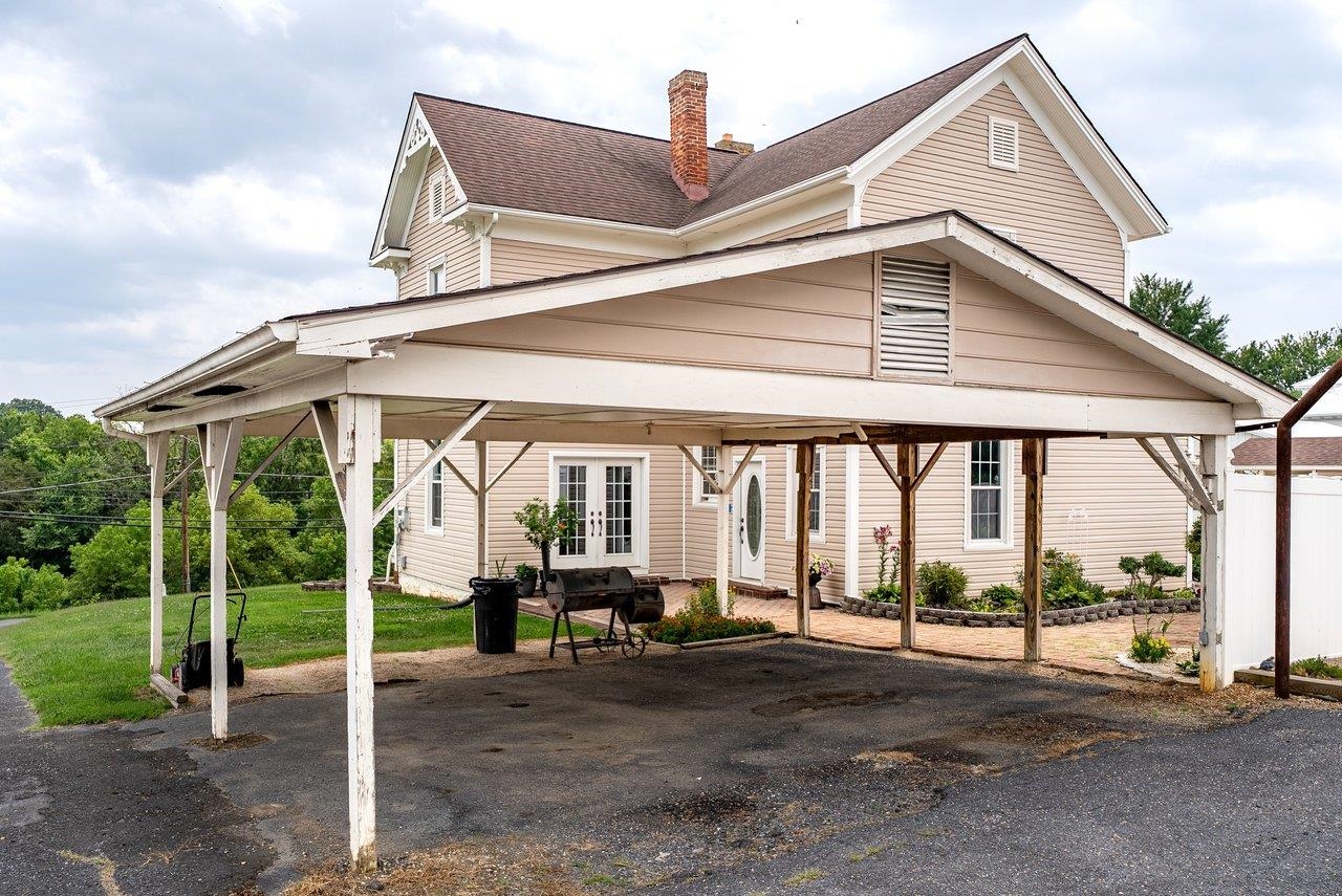 102 HOUFF RD, WEYERS CAVE, Virginia 24486, 4 Bedrooms Bedrooms, ,2 BathroomsBathrooms,Residential,Timeless Victorian with Lovely Courtyard,102 HOUFF RD,679822 MLS # 679822 102 HOUFF RD, WEYERS CAVE, Virginia 24486, 4 Bedrooms Bedrooms, ,2 BathroomsBathrooms,Residential,Timeless Victorian with Lovely Courtyard,102 HOUFF RD,679822 MLS # 679822