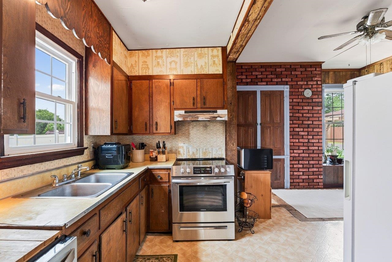 102 HOUFF RD, WEYERS CAVE, Virginia 24486, 4 Bedrooms Bedrooms, ,2 BathroomsBathrooms,Residential,Timeless Victorian with Lovely Courtyard,102 HOUFF RD,679822 MLS # 679822 102 HOUFF RD, WEYERS CAVE, Virginia 24486, 4 Bedrooms Bedrooms, ,2 BathroomsBathrooms,Residential,Timeless Victorian with Lovely Courtyard,102 HOUFF RD,679822 MLS # 679822