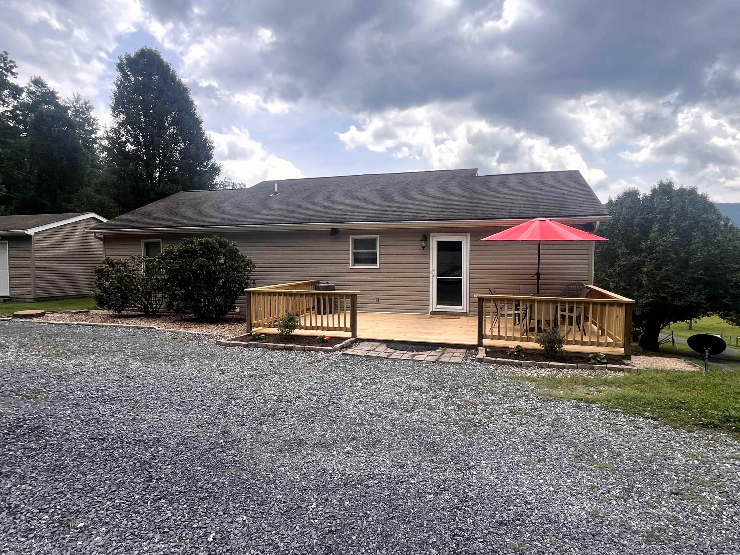 93 POPLAR RIDGE LN, CRAIGSVILLE, Virginia 24430, 4 Bedrooms Bedrooms, ,3 BathroomsBathrooms,Residential,93 POPLAR RIDGE LN,679824 MLS # 679824