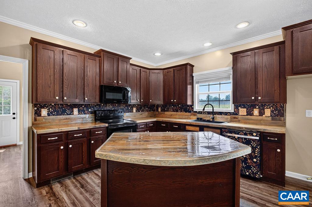 462 BURCHS CREEK RD, CROZET, Virginia 22932, 3 Bedrooms Bedrooms, ,2 BathroomsBathrooms,Residential,462 BURCHS CREEK RD,679825 MLS # 679825