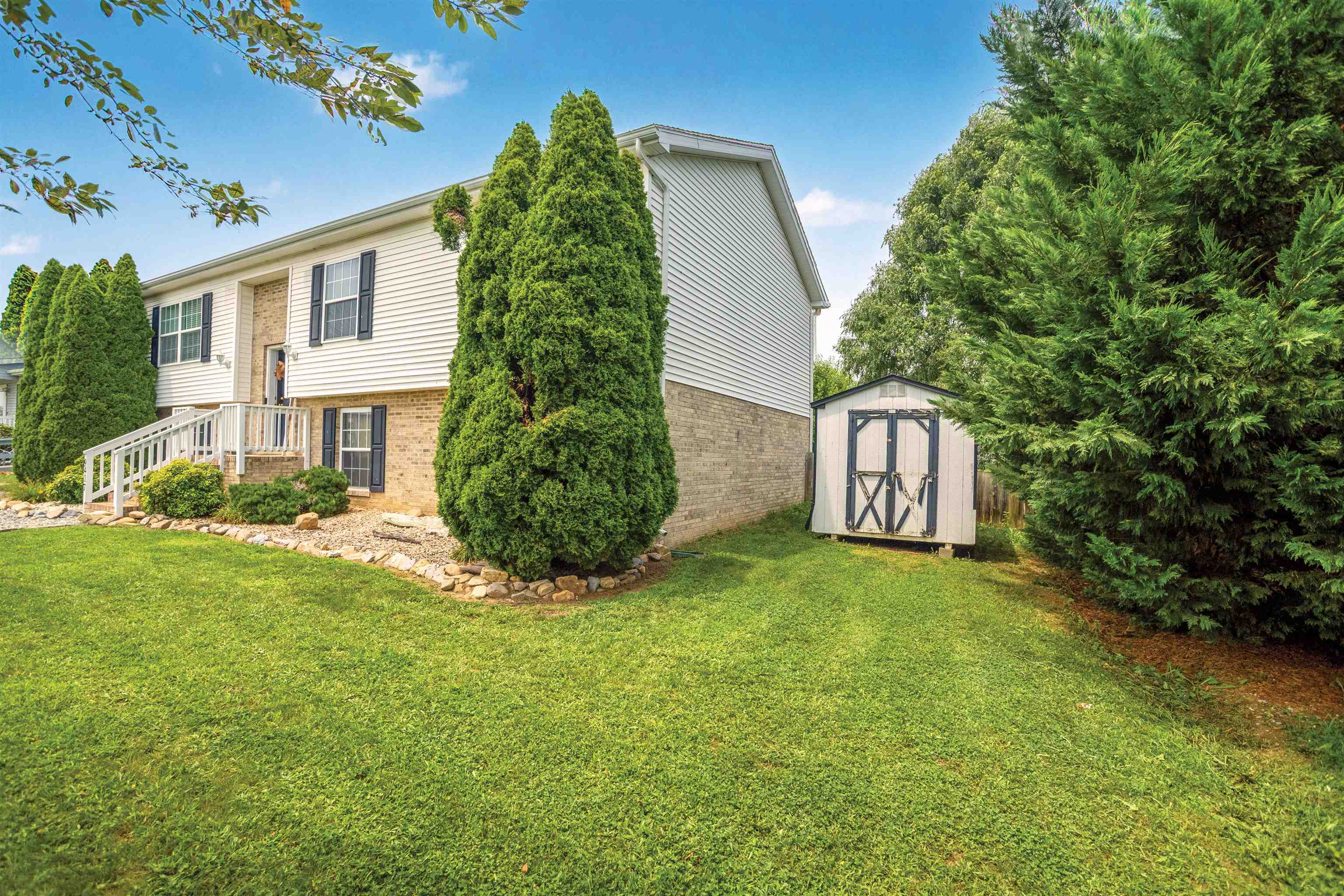 9417 MILLET CIR, MCGAHEYSVILLE, Virginia 22840, 4 Bedrooms Bedrooms, ,3 BathroomsBathrooms,Residential,9417 MILLET CIR,679830 MLS # 679830 9417 MILLET CIR, MCGAHEYSVILLE, Virginia 22840, 4 Bedrooms Bedrooms, ,3 BathroomsBathrooms,Residential,9417 MILLET CIR,679830 MLS # 679830