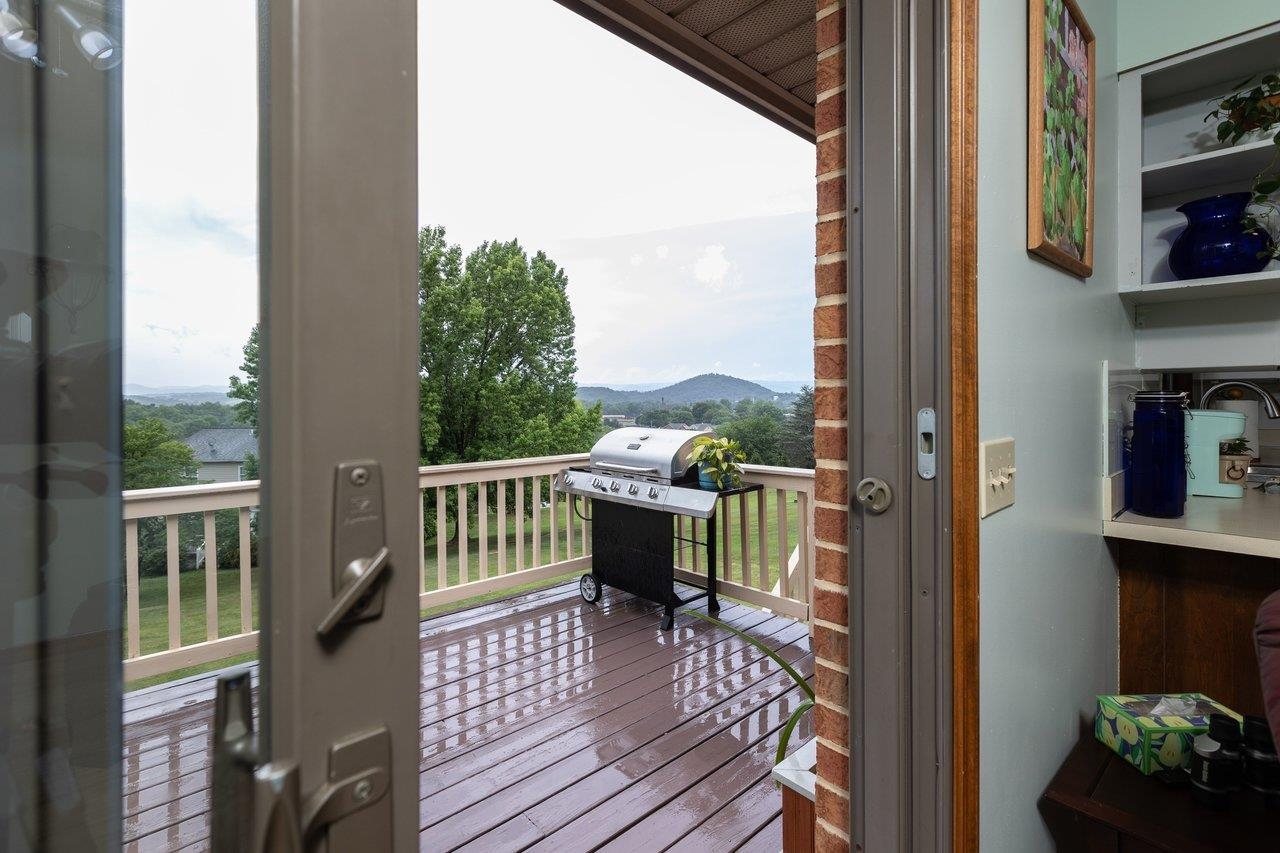 107 DOGWOOD DR, BRIDGEWATER, Virginia 22812, 5 Bedrooms Bedrooms, ,3 BathroomsBathrooms,Residential,107 DOGWOOD DR,679831 MLS # 679831 107 DOGWOOD DR, BRIDGEWATER, Virginia 22812, 5 Bedrooms Bedrooms, ,3 BathroomsBathrooms,Residential,107 DOGWOOD DR,679831 MLS # 679831