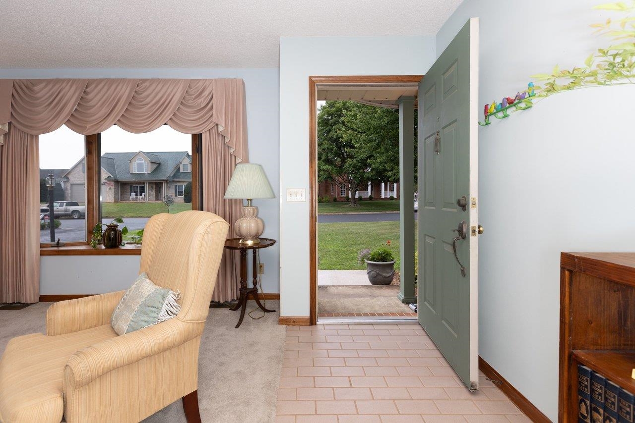 107 DOGWOOD DR, BRIDGEWATER, Virginia 22812, 5 Bedrooms Bedrooms, ,3 BathroomsBathrooms,Residential,107 DOGWOOD DR,679831 MLS # 679831 107 DOGWOOD DR, BRIDGEWATER, Virginia 22812, 5 Bedrooms Bedrooms, ,3 BathroomsBathrooms,Residential,107 DOGWOOD DR,679831 MLS # 679831