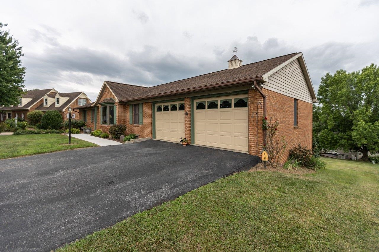 107 DOGWOOD DR, BRIDGEWATER, Virginia 22812, 5 Bedrooms Bedrooms, ,3 BathroomsBathrooms,Residential,107 DOGWOOD DR,679831 MLS # 679831 107 DOGWOOD DR, BRIDGEWATER, Virginia 22812, 5 Bedrooms Bedrooms, ,3 BathroomsBathrooms,Residential,107 DOGWOOD DR,679831 MLS # 679831