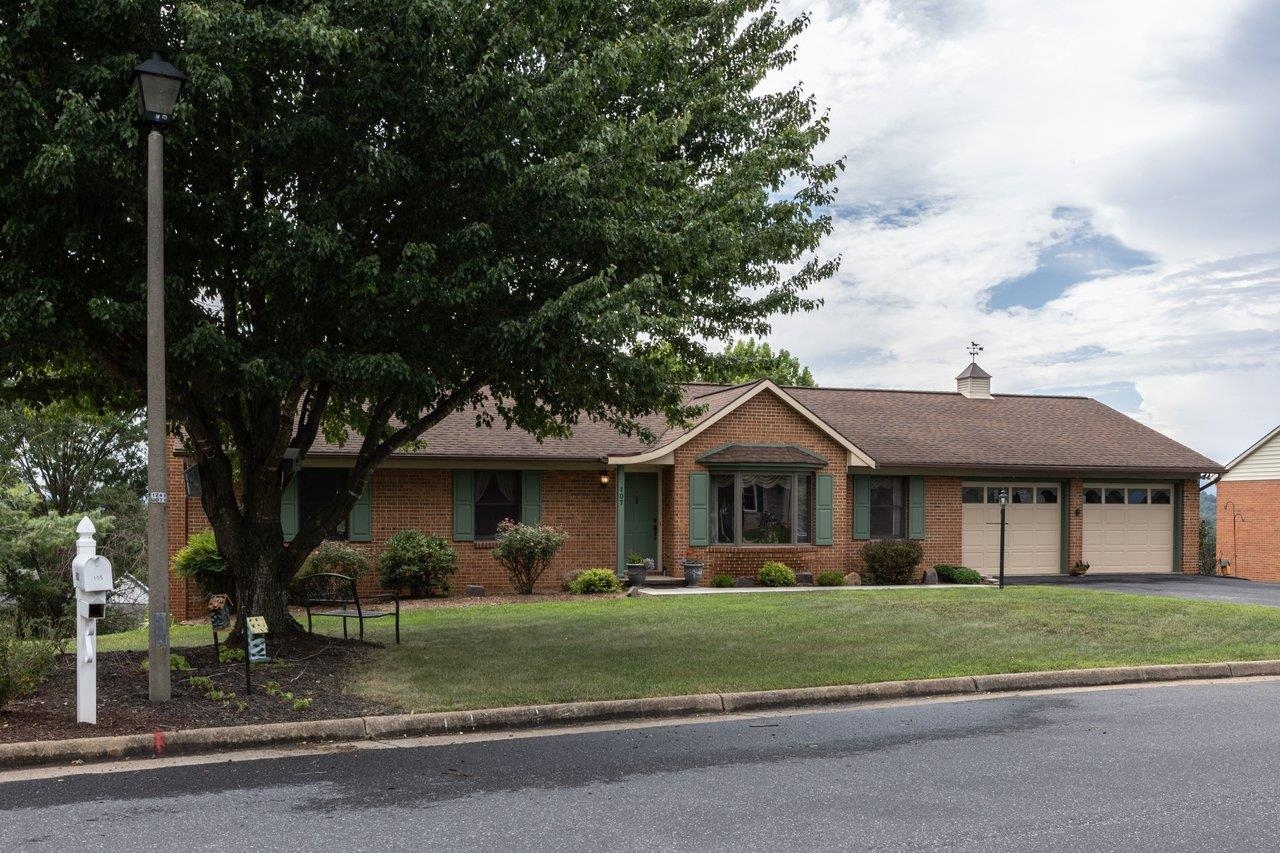 107 DOGWOOD DR, BRIDGEWATER, Virginia 22812, 5 Bedrooms Bedrooms, ,3 BathroomsBathrooms,Residential,107 DOGWOOD DR,679831 MLS # 679831 107 DOGWOOD DR, BRIDGEWATER, Virginia 22812, 5 Bedrooms Bedrooms, ,3 BathroomsBathrooms,Residential,107 DOGWOOD DR,679831 MLS # 679831