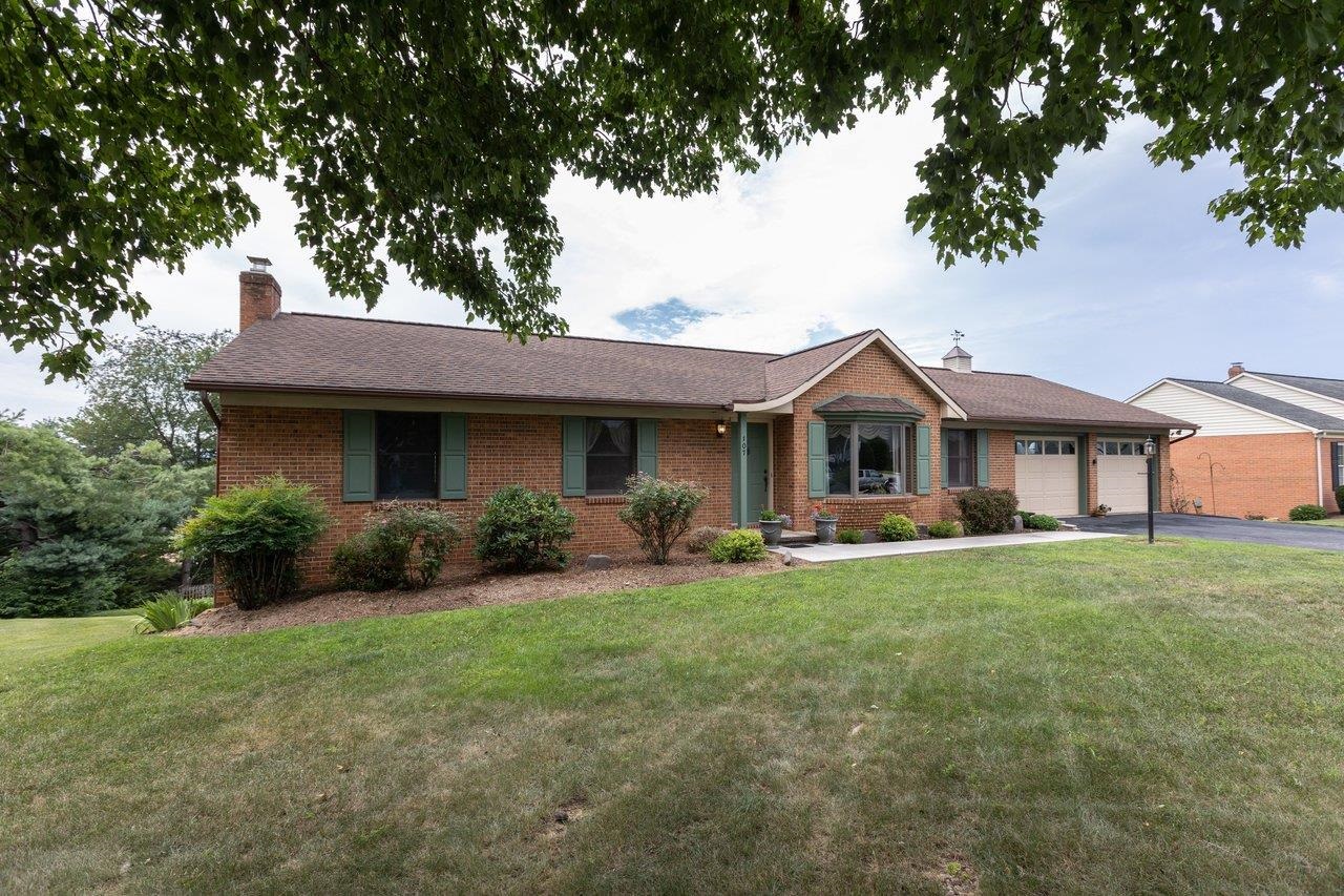 107 DOGWOOD DR, BRIDGEWATER, Virginia 22812, 5 Bedrooms Bedrooms, ,3 BathroomsBathrooms,Residential,107 DOGWOOD DR,679831 MLS # 679831 107 DOGWOOD DR, BRIDGEWATER, Virginia 22812, 5 Bedrooms Bedrooms, ,3 BathroomsBathrooms,Residential,107 DOGWOOD DR,679831 MLS # 679831