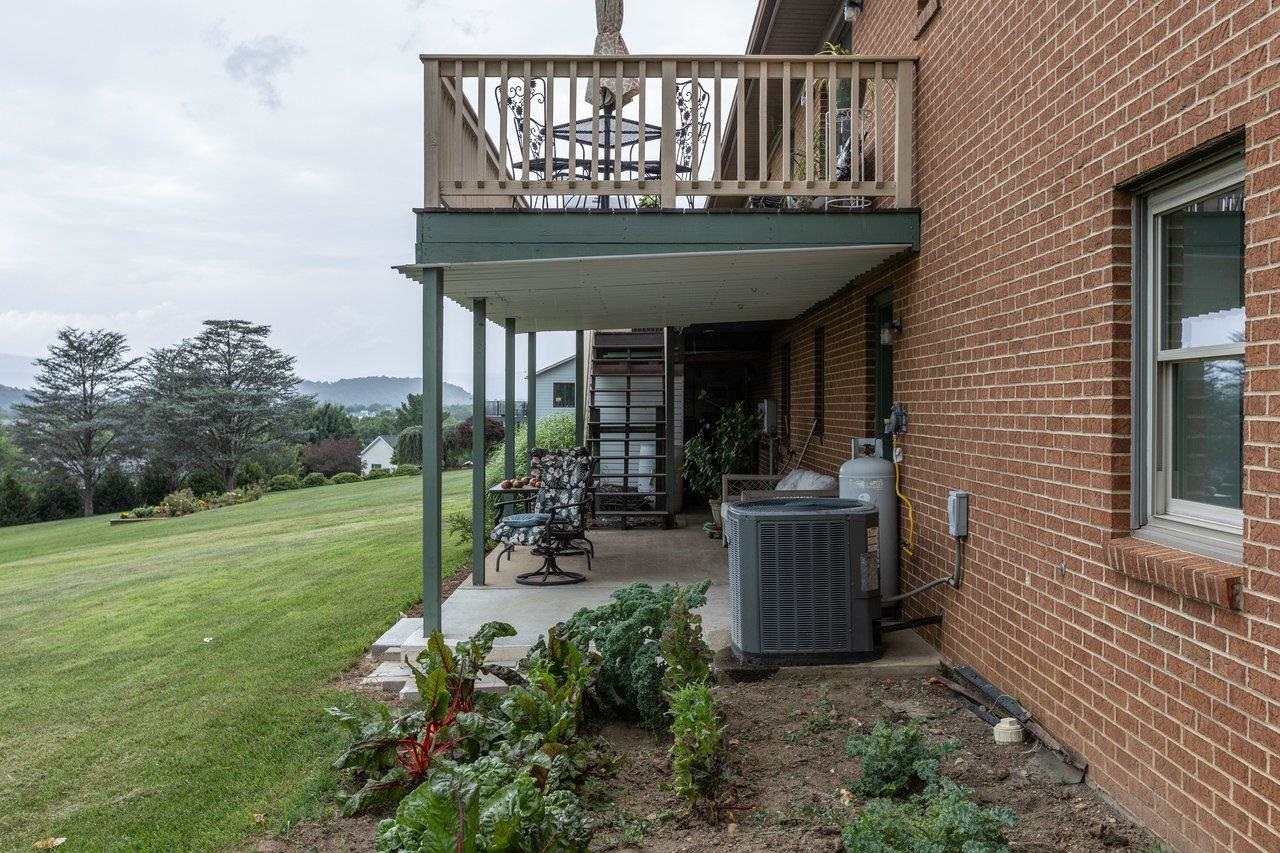 107 DOGWOOD DR, BRIDGEWATER, Virginia 22812, 5 Bedrooms Bedrooms, ,3 BathroomsBathrooms,Residential,107 DOGWOOD DR,679831 MLS # 679831 107 DOGWOOD DR, BRIDGEWATER, Virginia 22812, 5 Bedrooms Bedrooms, ,3 BathroomsBathrooms,Residential,107 DOGWOOD DR,679831 MLS # 679831