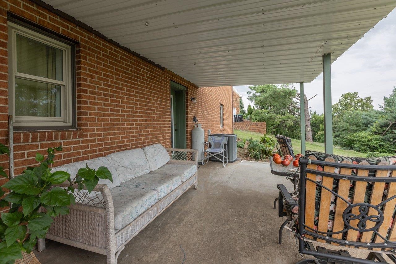 107 DOGWOOD DR, BRIDGEWATER, Virginia 22812, 5 Bedrooms Bedrooms, ,3 BathroomsBathrooms,Residential,107 DOGWOOD DR,679831 MLS # 679831 107 DOGWOOD DR, BRIDGEWATER, Virginia 22812, 5 Bedrooms Bedrooms, ,3 BathroomsBathrooms,Residential,107 DOGWOOD DR,679831 MLS # 679831