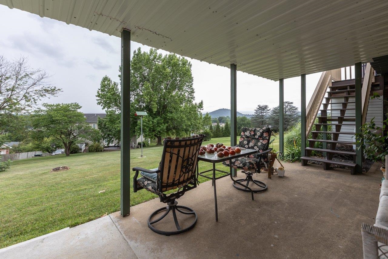 107 DOGWOOD DR, BRIDGEWATER, Virginia 22812, 5 Bedrooms Bedrooms, ,3 BathroomsBathrooms,Residential,107 DOGWOOD DR,679831 MLS # 679831 107 DOGWOOD DR, BRIDGEWATER, Virginia 22812, 5 Bedrooms Bedrooms, ,3 BathroomsBathrooms,Residential,107 DOGWOOD DR,679831 MLS # 679831