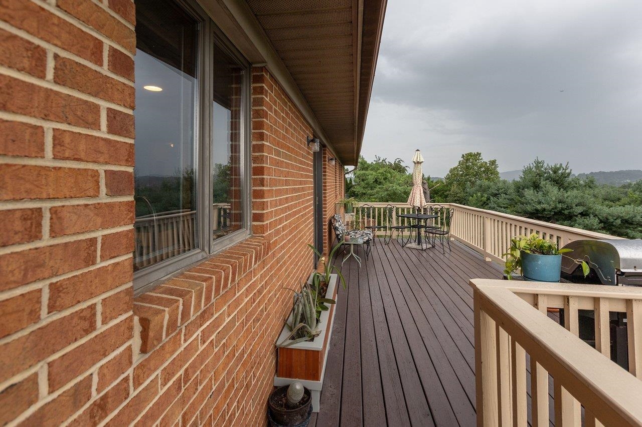 107 DOGWOOD DR, BRIDGEWATER, Virginia 22812, 5 Bedrooms Bedrooms, ,3 BathroomsBathrooms,Residential,107 DOGWOOD DR,679831 MLS # 679831 107 DOGWOOD DR, BRIDGEWATER, Virginia 22812, 5 Bedrooms Bedrooms, ,3 BathroomsBathrooms,Residential,107 DOGWOOD DR,679831 MLS # 679831