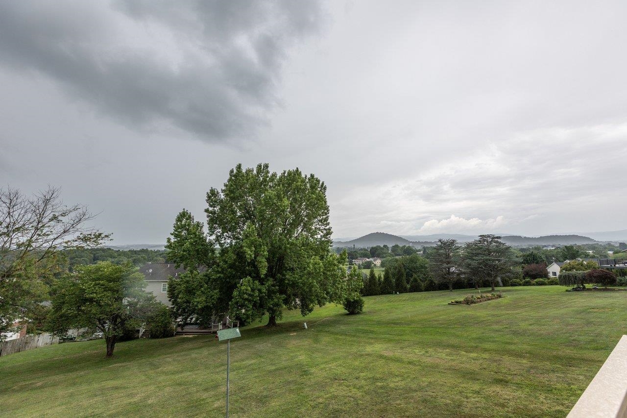 107 DOGWOOD DR, BRIDGEWATER, Virginia 22812, 5 Bedrooms Bedrooms, ,3 BathroomsBathrooms,Residential,107 DOGWOOD DR,679831 MLS # 679831 107 DOGWOOD DR, BRIDGEWATER, Virginia 22812, 5 Bedrooms Bedrooms, ,3 BathroomsBathrooms,Residential,107 DOGWOOD DR,679831 MLS # 679831