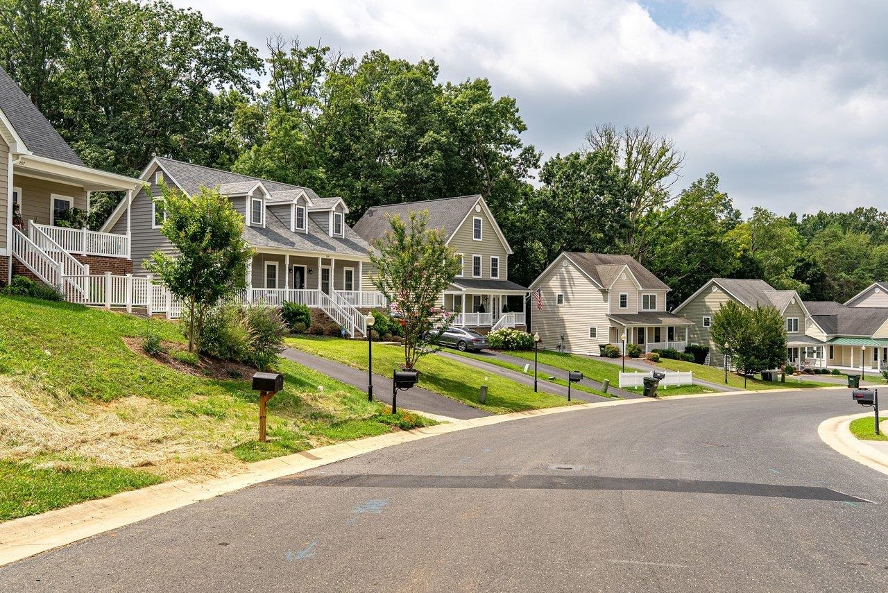 209 BELL CREEK DR, STAUNTON, Virginia 24401, 3 Bedrooms Bedrooms, ,2 BathroomsBathrooms,Residential,209 BELL CREEK DR,679845 MLS # 679845 209 BELL CREEK DR, STAUNTON, Virginia 24401, 3 Bedrooms Bedrooms, ,2 BathroomsBathrooms,Residential,209 BELL CREEK DR,679845 MLS # 679845