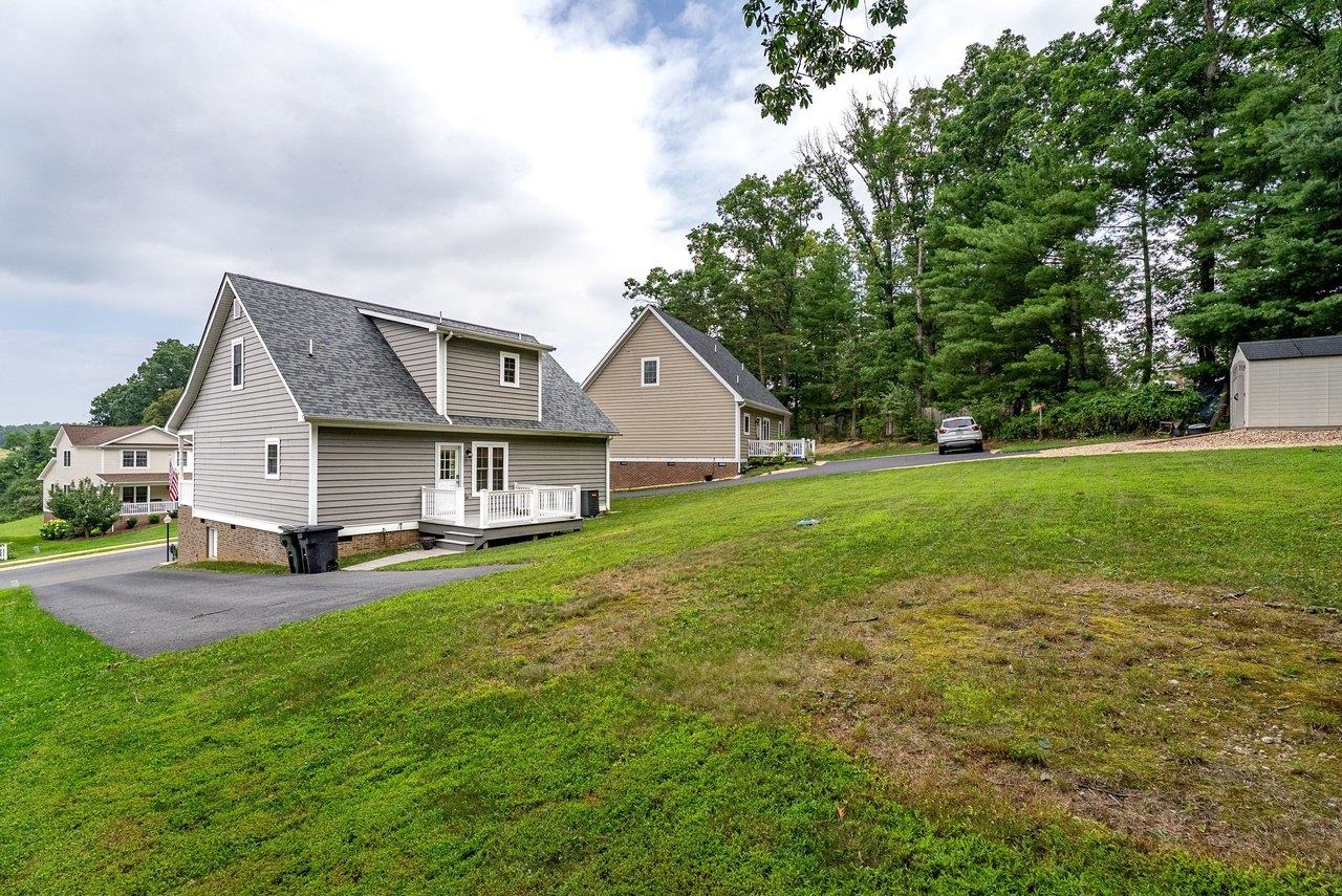 209 BELL CREEK DR, STAUNTON, Virginia 24401, 3 Bedrooms Bedrooms, ,2 BathroomsBathrooms,Residential,209 BELL CREEK DR,679845 MLS # 679845 209 BELL CREEK DR, STAUNTON, Virginia 24401, 3 Bedrooms Bedrooms, ,2 BathroomsBathrooms,Residential,209 BELL CREEK DR,679845 MLS # 679845