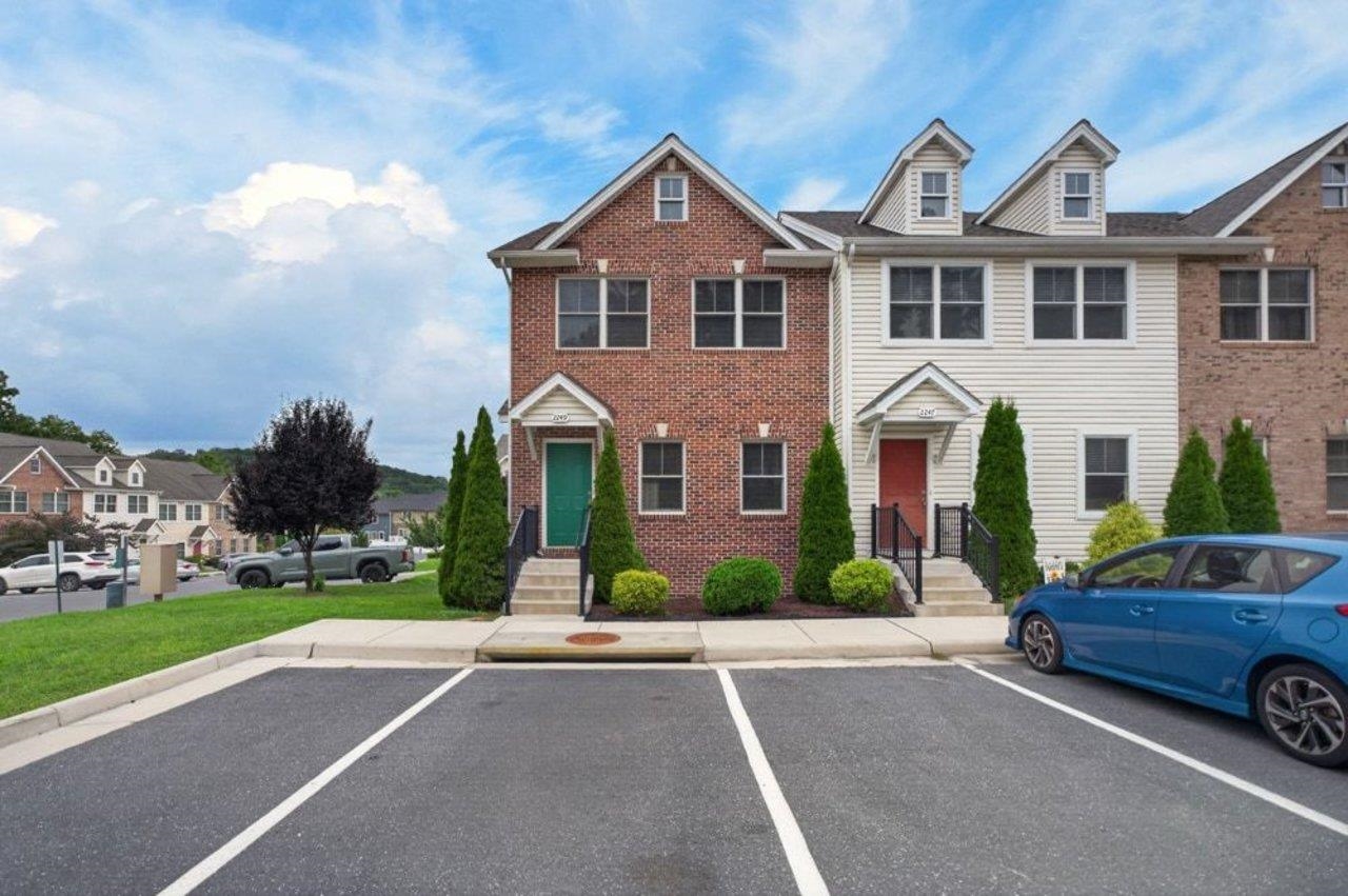 2249 DEYERLE AVE, HARRISONBURG, Virginia 22801, 3 Bedrooms Bedrooms, ,3 BathroomsBathrooms,Residential,2249 DEYERLE AVE,679850 MLS # 679850 2249 DEYERLE AVE, HARRISONBURG, Virginia 22801, 3 Bedrooms Bedrooms, ,3 BathroomsBathrooms,Residential,2249 DEYERLE AVE,679850 MLS # 679850