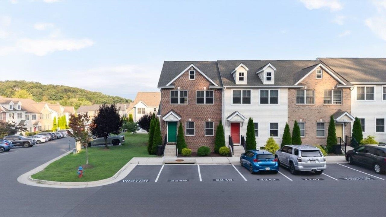 2249 DEYERLE AVE, HARRISONBURG, Virginia 22801, 3 Bedrooms Bedrooms, ,3 BathroomsBathrooms,Residential,2249 DEYERLE AVE,679850 MLS # 679850 2249 DEYERLE AVE, HARRISONBURG, Virginia 22801, 3 Bedrooms Bedrooms, ,3 BathroomsBathrooms,Residential,2249 DEYERLE AVE,679850 MLS # 679850