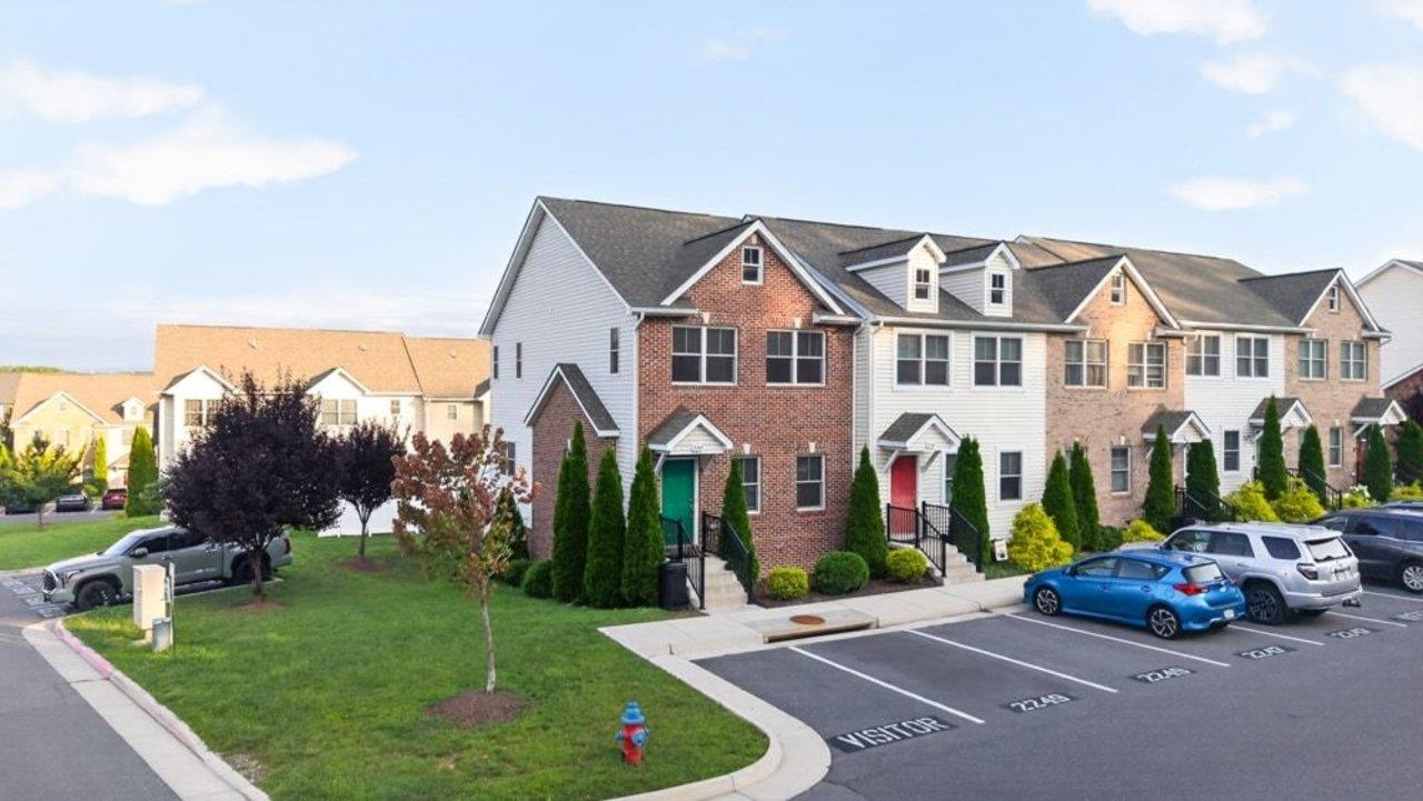 2249 DEYERLE AVE, HARRISONBURG, Virginia 22801, 3 Bedrooms Bedrooms, ,3 BathroomsBathrooms,Residential,2249 DEYERLE AVE,679850 MLS # 679850 2249 DEYERLE AVE, HARRISONBURG, Virginia 22801, 3 Bedrooms Bedrooms, ,3 BathroomsBathrooms,Residential,2249 DEYERLE AVE,679850 MLS # 679850