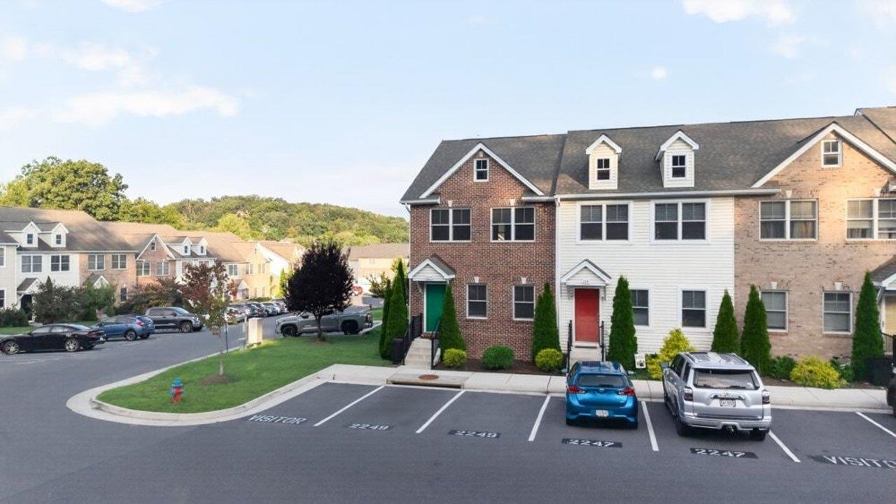 2249 DEYERLE AVE, HARRISONBURG, Virginia 22801, 3 Bedrooms Bedrooms, ,3 BathroomsBathrooms,Residential,2249 DEYERLE AVE,679850 MLS # 679850 2249 DEYERLE AVE, HARRISONBURG, Virginia 22801, 3 Bedrooms Bedrooms, ,3 BathroomsBathrooms,Residential,2249 DEYERLE AVE,679850 MLS # 679850