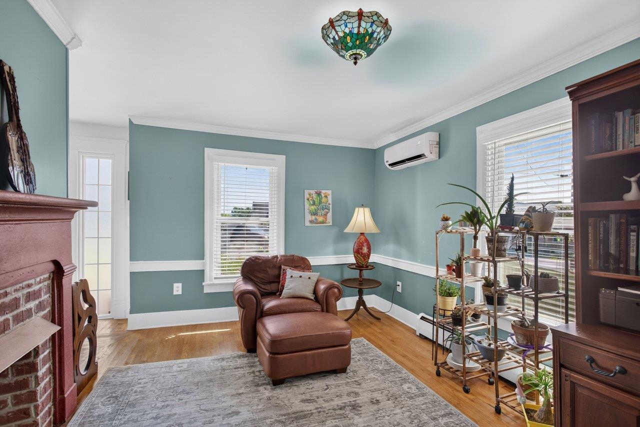 Den/Family room Den/Family room