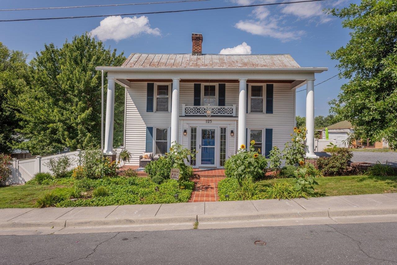 Classic Colonial curb appeal Classic Colonial curb appeal