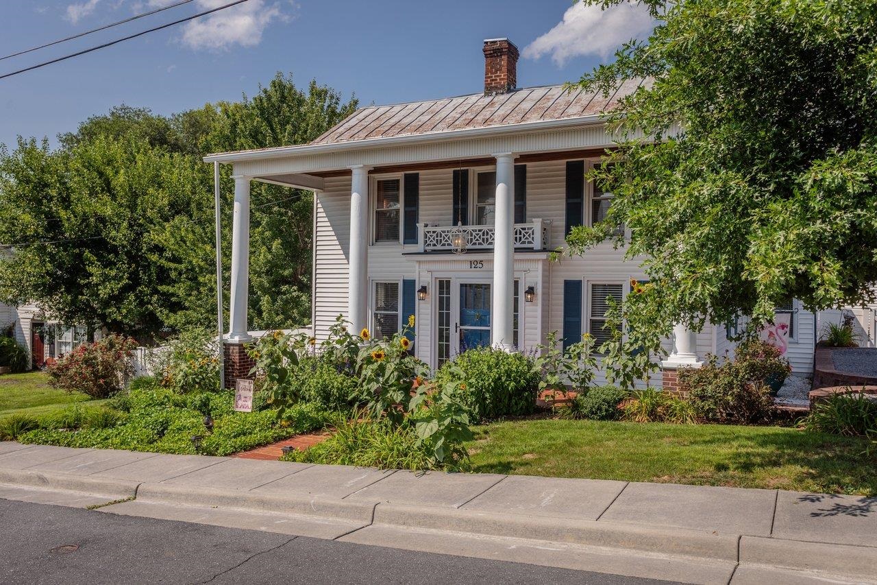 Colonial curb appeal Colonial curb appeal