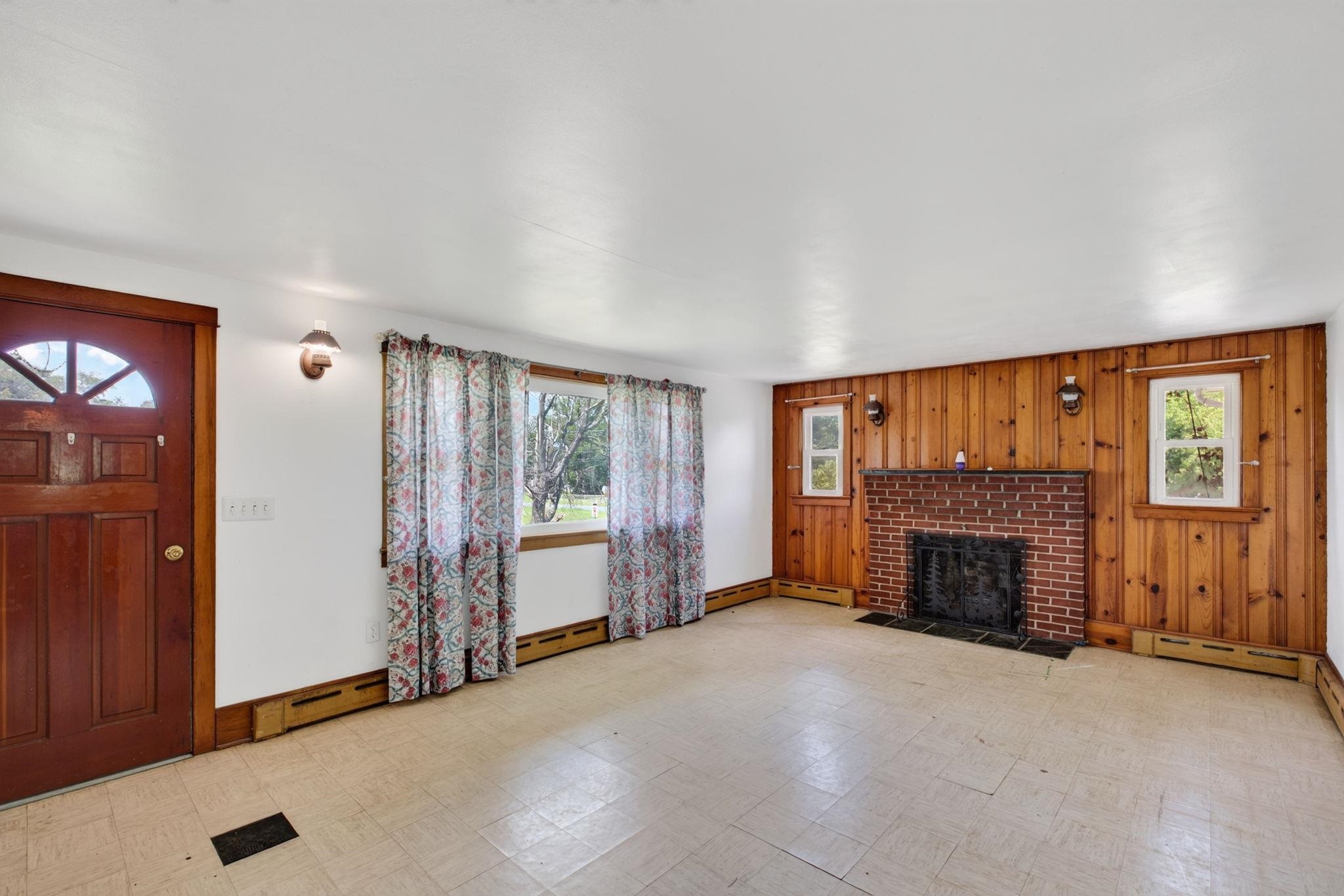 249 SOUTH EAST SIDE HWY, ELKTON, Virginia 22827, 3 Bedrooms Bedrooms, ,1 BathroomBathrooms,Residential,249 SOUTH EAST SIDE HWY,679857 MLS # 679857