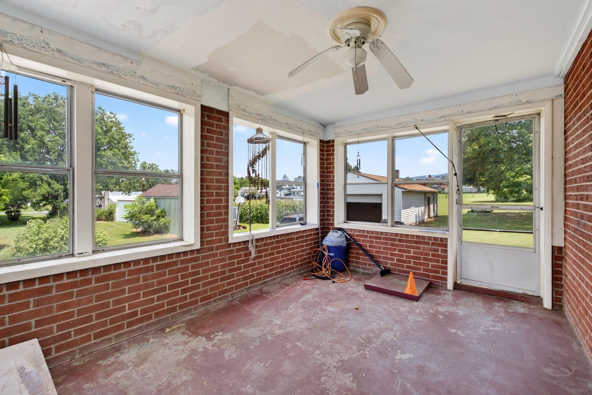 249 SOUTH EAST SIDE HWY, ELKTON, Virginia 22827, 3 Bedrooms Bedrooms, ,1 BathroomBathrooms,Residential,249 SOUTH EAST SIDE HWY,679857 MLS # 679857