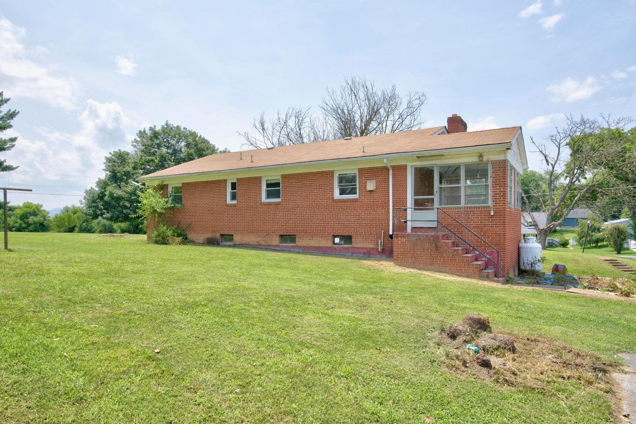 249 SOUTH EAST SIDE HWY, ELKTON, Virginia 22827, 3 Bedrooms Bedrooms, ,1 BathroomBathrooms,Residential,249 SOUTH EAST SIDE HWY,679857 MLS # 679857