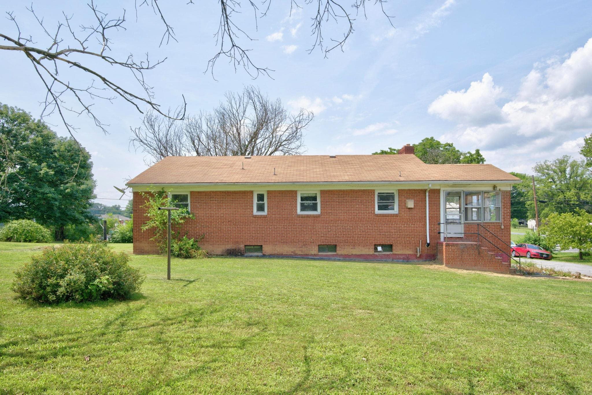 249 SOUTH EAST SIDE HWY, ELKTON, Virginia 22827, 3 Bedrooms Bedrooms, ,1 BathroomBathrooms,Residential,249 SOUTH EAST SIDE HWY,679857 MLS # 679857