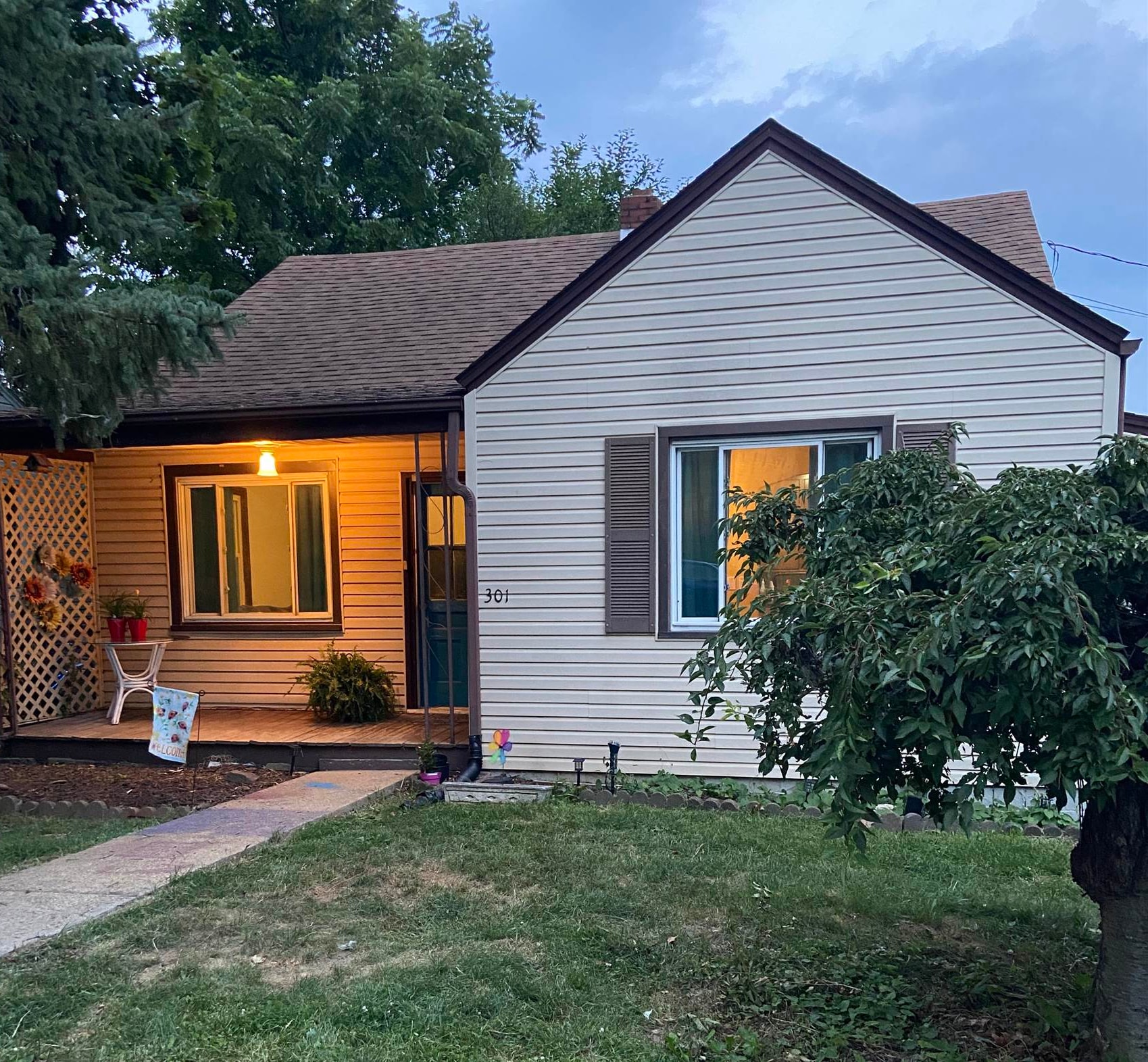 301 GRUBERT AVE, STAUNTON, Virginia 24401, 2 Bedrooms Bedrooms, ,1 BathroomBathrooms,Residential,301 GRUBERT AVE,679862 MLS # 679862