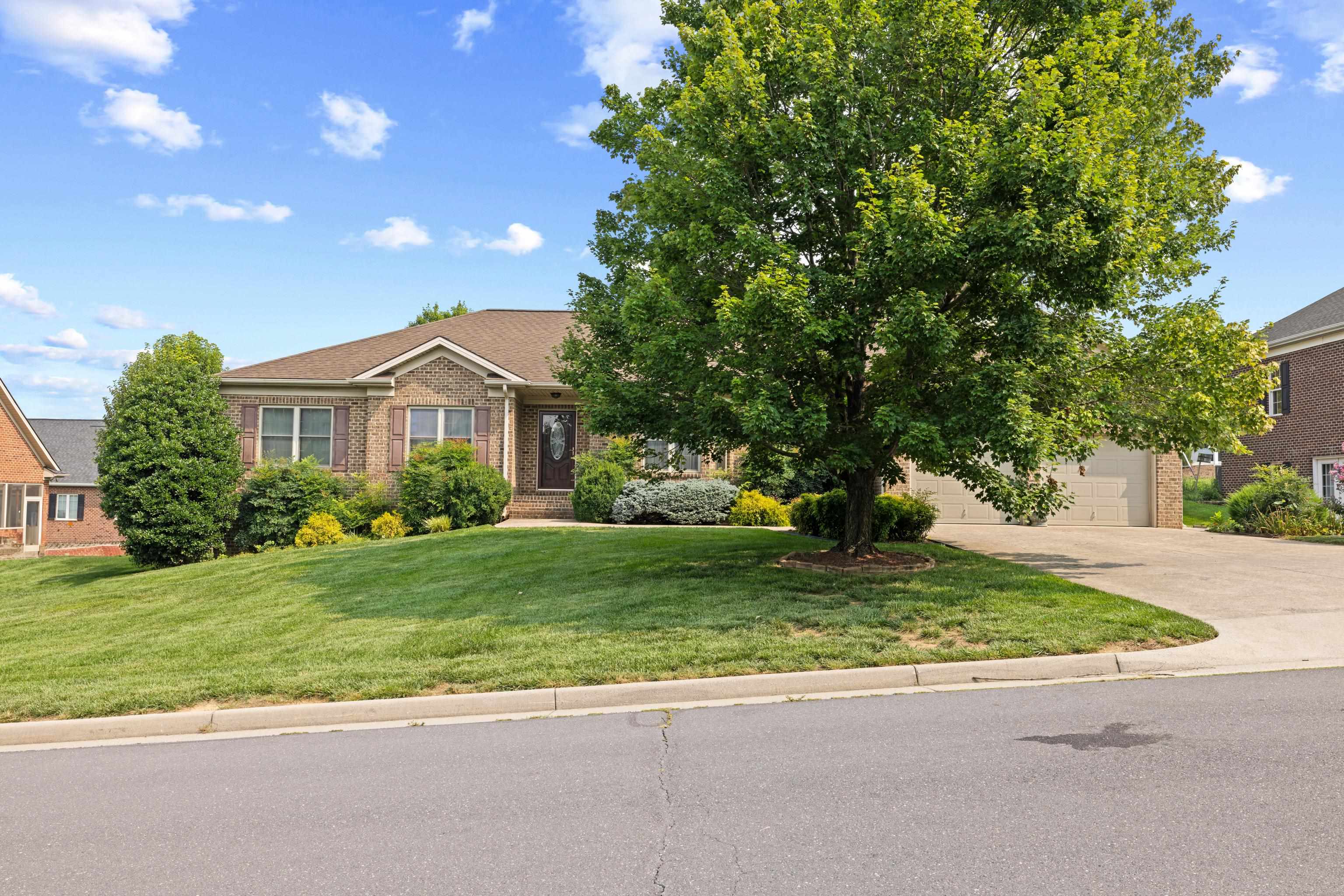 319 MELVIN CIR, BRIDGEWATER, Virginia 22812, 3 Bedrooms Bedrooms, ,2 BathroomsBathrooms,Residential,319 MELVIN CIR,679870 MLS # 679870 319 MELVIN CIR, BRIDGEWATER, Virginia 22812, 3 Bedrooms Bedrooms, ,2 BathroomsBathrooms,Residential,319 MELVIN CIR,679870 MLS # 679870