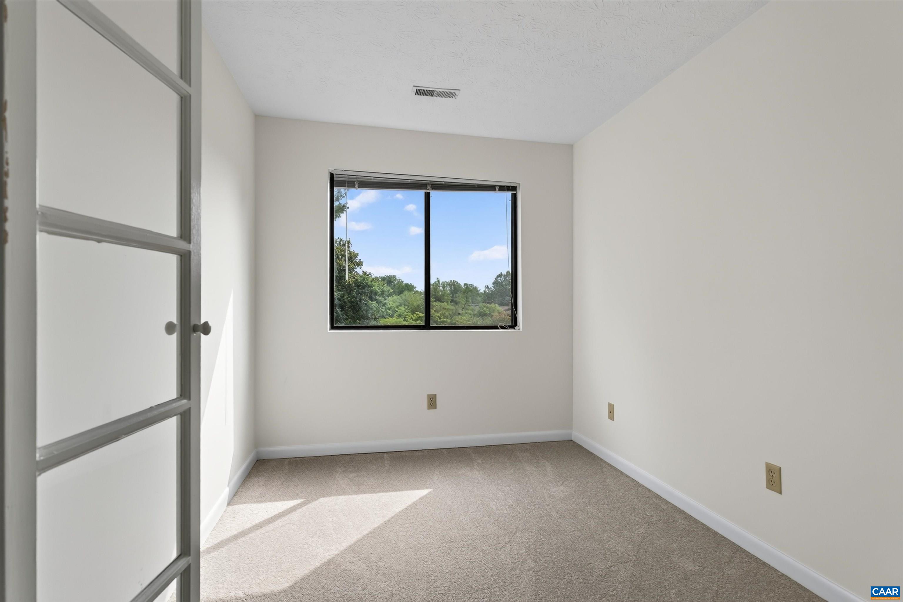 128 TURTLE CREEK RD, CHARLOTTESVILLE, Virginia 22901, 2 Bedrooms Bedrooms, ,2 BathroomsBathrooms,Residential,128 TURTLE CREEK RD,679881 MLS # 679881