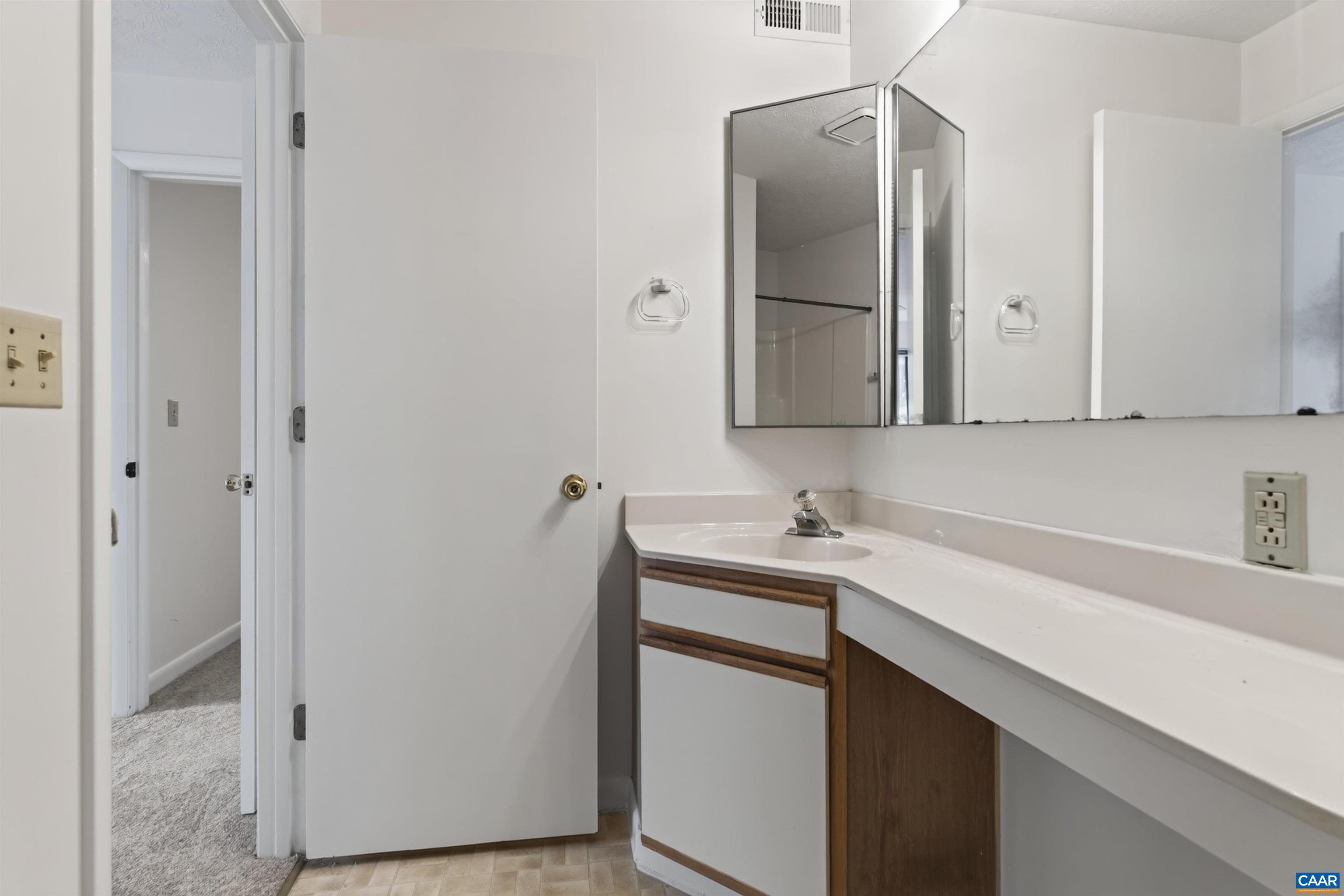 128 TURTLE CREEK RD, CHARLOTTESVILLE, Virginia 22901, 2 Bedrooms Bedrooms, ,2 BathroomsBathrooms,Residential,128 TURTLE CREEK RD,679881 MLS # 679881