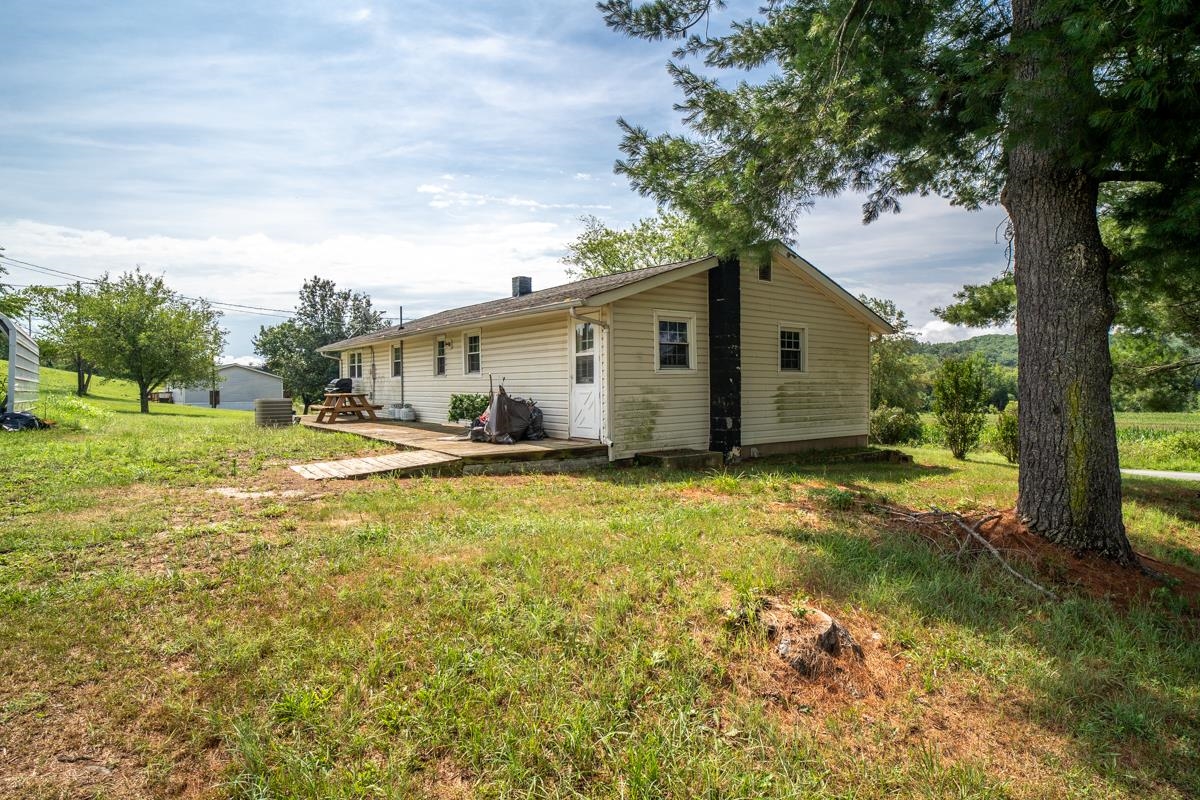 11261 NORWOOD RD, WINGINA, Virginia 24599, 3 Bedrooms Bedrooms, ,1 BathroomBathrooms,Residential,11261 NORWOOD RD,679883 MLS # 679883 11261 NORWOOD RD, WINGINA, Virginia 24599, 3 Bedrooms Bedrooms, ,1 BathroomBathrooms,Residential,11261 NORWOOD RD,679883 MLS # 679883