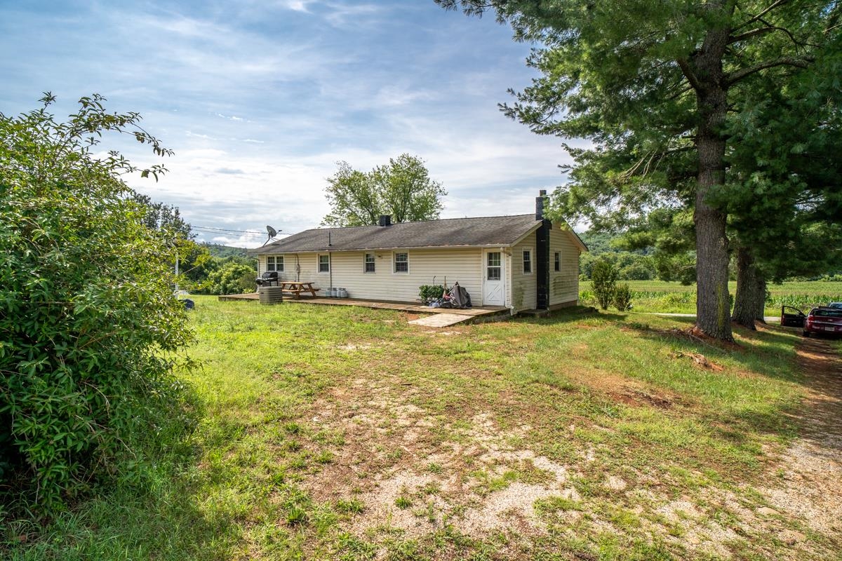 11261 NORWOOD RD, WINGINA, Virginia 24599, 3 Bedrooms Bedrooms, ,1 BathroomBathrooms,Residential,11261 NORWOOD RD,679883 MLS # 679883 11261 NORWOOD RD, WINGINA, Virginia 24599, 3 Bedrooms Bedrooms, ,1 BathroomBathrooms,Residential,11261 NORWOOD RD,679883 MLS # 679883
