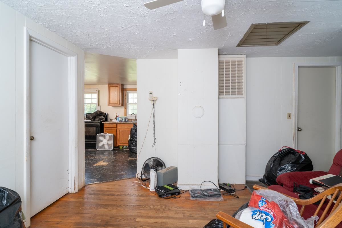 11261 NORWOOD RD, WINGINA, Virginia 24599, 3 Bedrooms Bedrooms, ,1 BathroomBathrooms,Residential,11261 NORWOOD RD,679883 MLS # 679883 11261 NORWOOD RD, WINGINA, Virginia 24599, 3 Bedrooms Bedrooms, ,1 BathroomBathrooms,Residential,11261 NORWOOD RD,679883 MLS # 679883