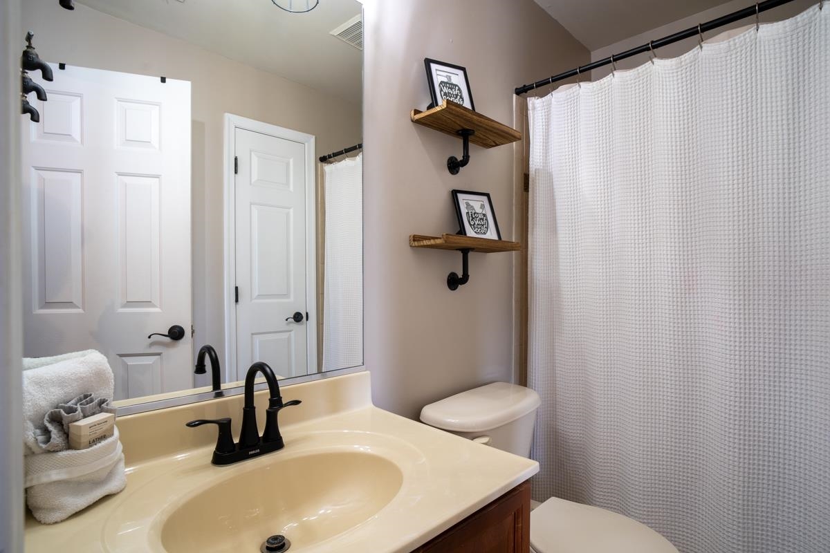 209 BUCHANAN DR, BROADWAY, Virginia 22815, 5 Bedrooms Bedrooms, ,3 BathroomsBathrooms,Residential,209 Buchanan Drive, Broadway, VA 22815,209 BUCHANAN DR,679887 MLS # 679887