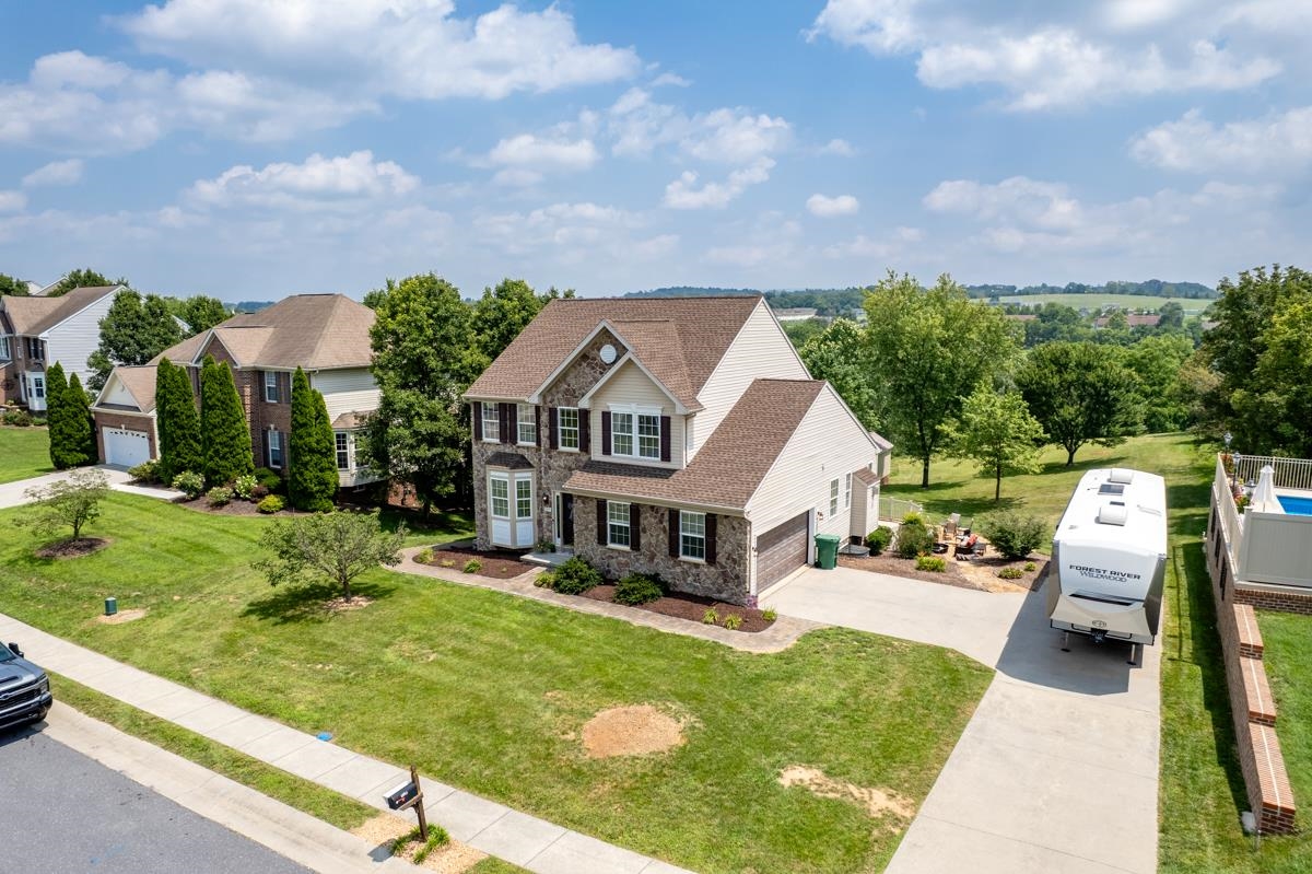 209 BUCHANAN DR, BROADWAY, Virginia 22815, 5 Bedrooms Bedrooms, ,3 BathroomsBathrooms,Residential,209 Buchanan Drive, Broadway, VA 22815,209 BUCHANAN DR,679887 MLS # 679887