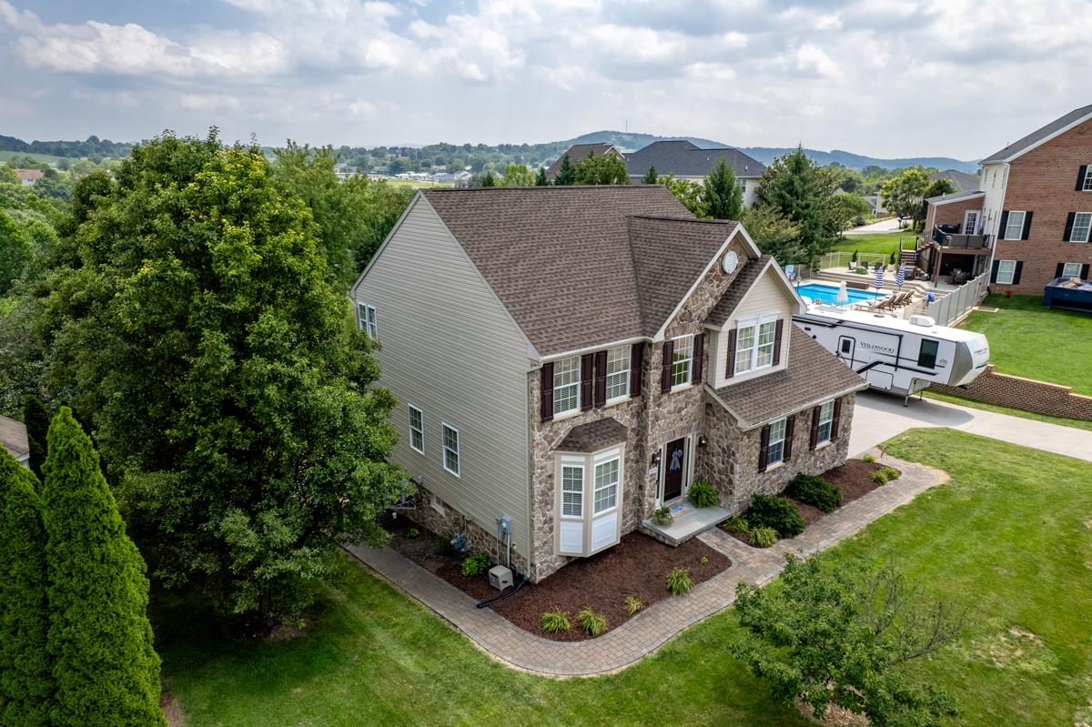 209 BUCHANAN DR, BROADWAY, Virginia 22815, 5 Bedrooms Bedrooms, ,3 BathroomsBathrooms,Residential,209 Buchanan Drive, Broadway, VA 22815,209 BUCHANAN DR,679887 MLS # 679887