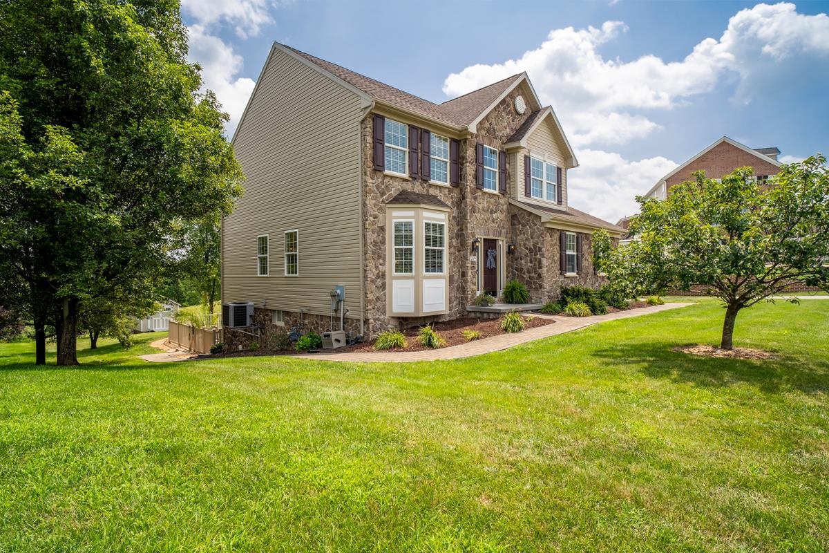 209 BUCHANAN DR, BROADWAY, Virginia 22815, 5 Bedrooms Bedrooms, ,3 BathroomsBathrooms,Residential,209 Buchanan Drive, Broadway, VA 22815,209 BUCHANAN DR,679887 MLS # 679887